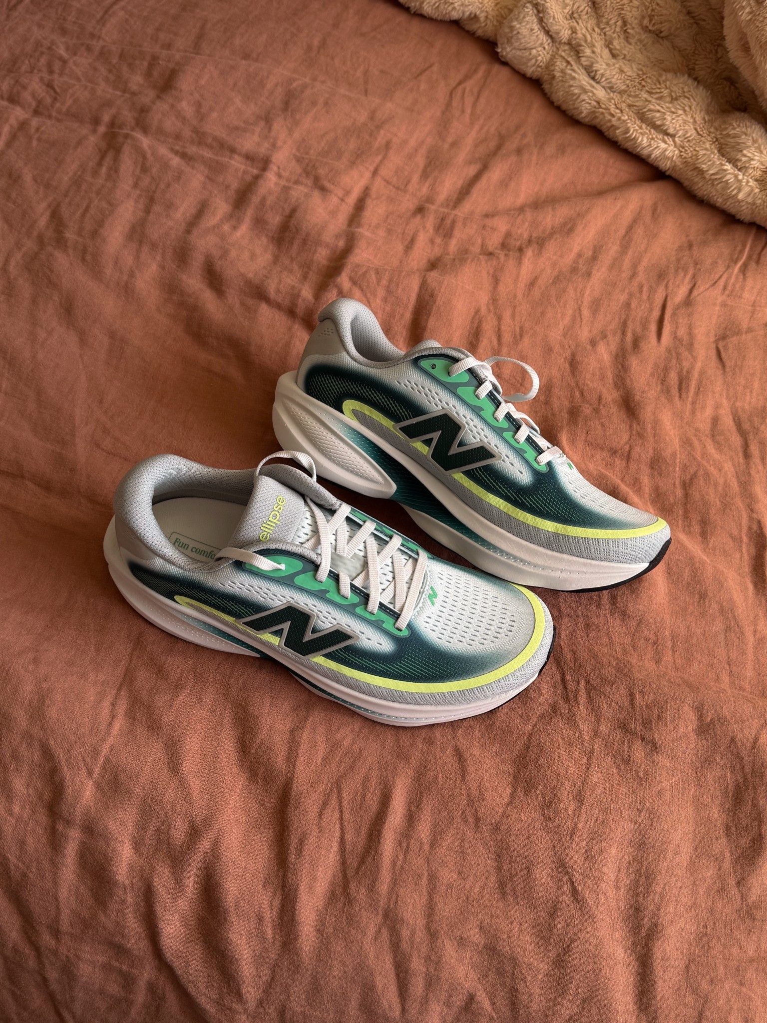 THESE NEW BALANCES 🤩🤩🤩 (actual product is womens, similar is mens!) 

#LTKActive