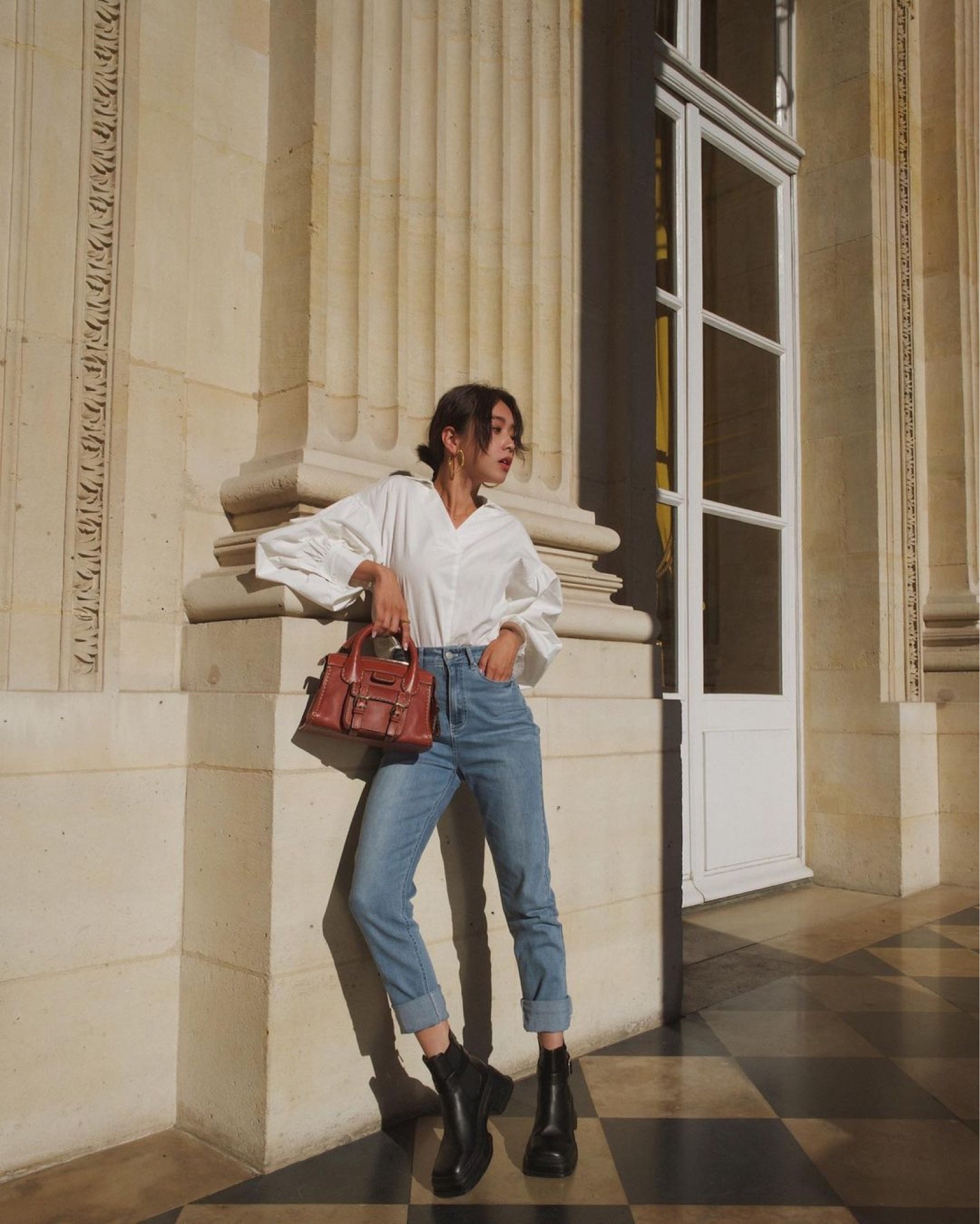 這幾天不少人
一直詢問我關於巴黎跟歐洲的功課如何做？
我又要來一篇實用的文了！
各位存下來！🤭

🥐『關於氣象』
我推薦大家下載一個app“EITempo.es”
這氣象我覺得很準確
連幾點下雨都可以精準的預報出來
但是歐洲天氣真的變化很大
要前往的人真的要不定時的看！

🥐『關於吃』
吃我覺得直接看google就很準了
另外還有一個app ”trip advisor”
也可以有很多的收穫唷～

🥐『關於景點』
景點，除了IG用hashtag去搜尋之外
我覺得“小紅書”也是蠻方便的！！
很多私房景點都在裡頭找到的喔！

🥐『關於交通』
如果跟我一樣想要包車的朋友
可以上“kk day” or “淘寶“
都可以找得到會講中文的司機喔。

最後～
『關於我這雙鞋』
哈哈哈，真的不誇張耶😂
每次po都有人問
是 @gracegifttw 今年秋冬第二波訂製靴款🫶🏼

📌準備要在10/24上市了!!!
都是冬天超實穿靴款!然後賣現貨!
這次還有長靴喔!
明後天我會再實穿給大家看
這周日晚上9點會在IG直播介紹喔！

📌到時開賣記得輸入折扣碼→wei8522
會再享85折呦

#weiweiparisxvienna
#LTKtaiwan #LTKasia

#LTKitbag #LTKstyletip #LTKtravel