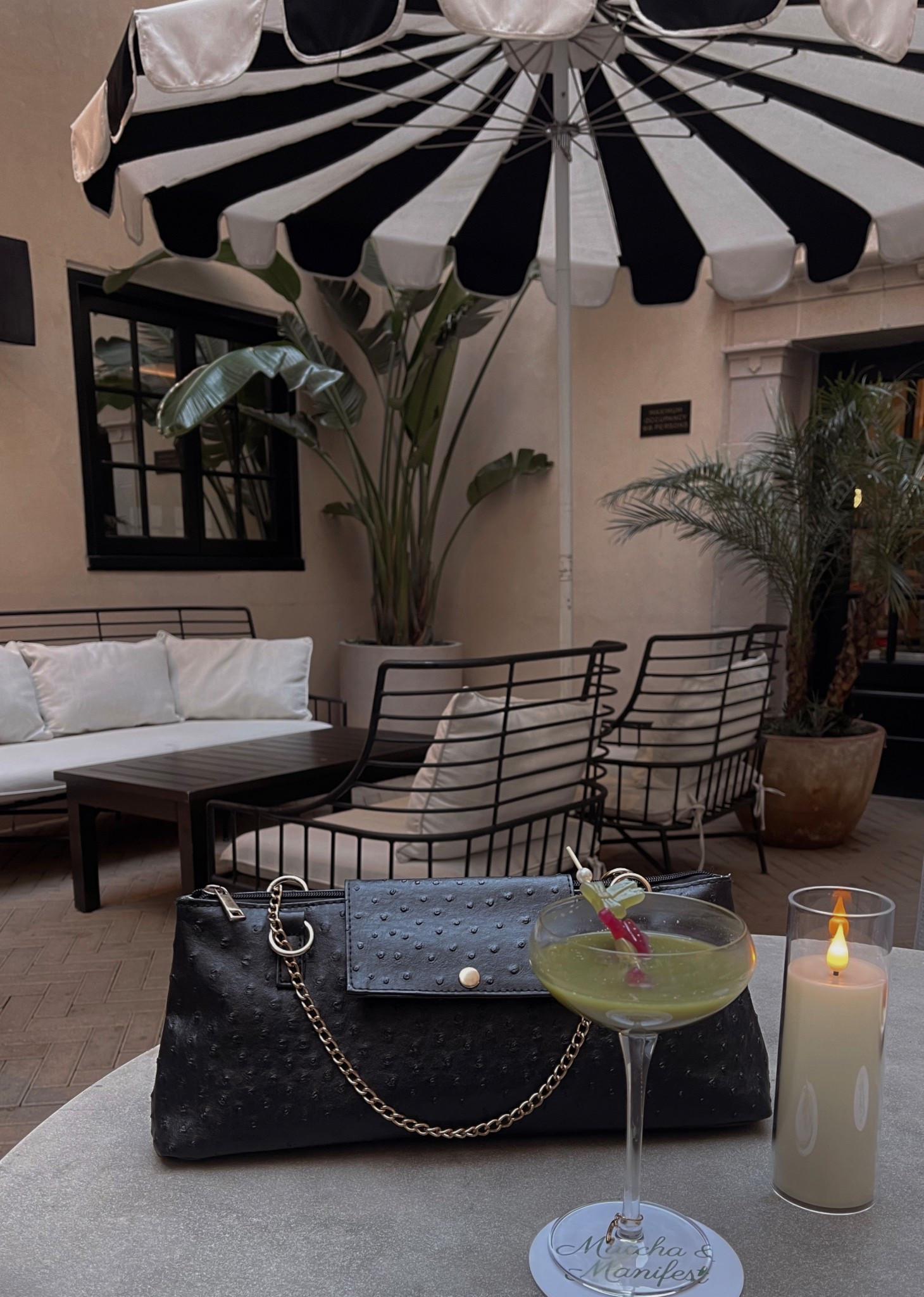 A little black purse that goes with everything 🖤

Structured, simple, and timeless. Linked similar options below!

#LTKootd #LTKHoliday #LTKdayinmylife