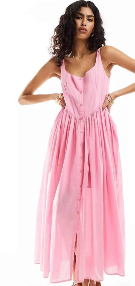 Summer vacation dress.
voile picnic midi sundress in bubblegum pink. Available in cream, olive green, and black.


#LTKfindsunder50