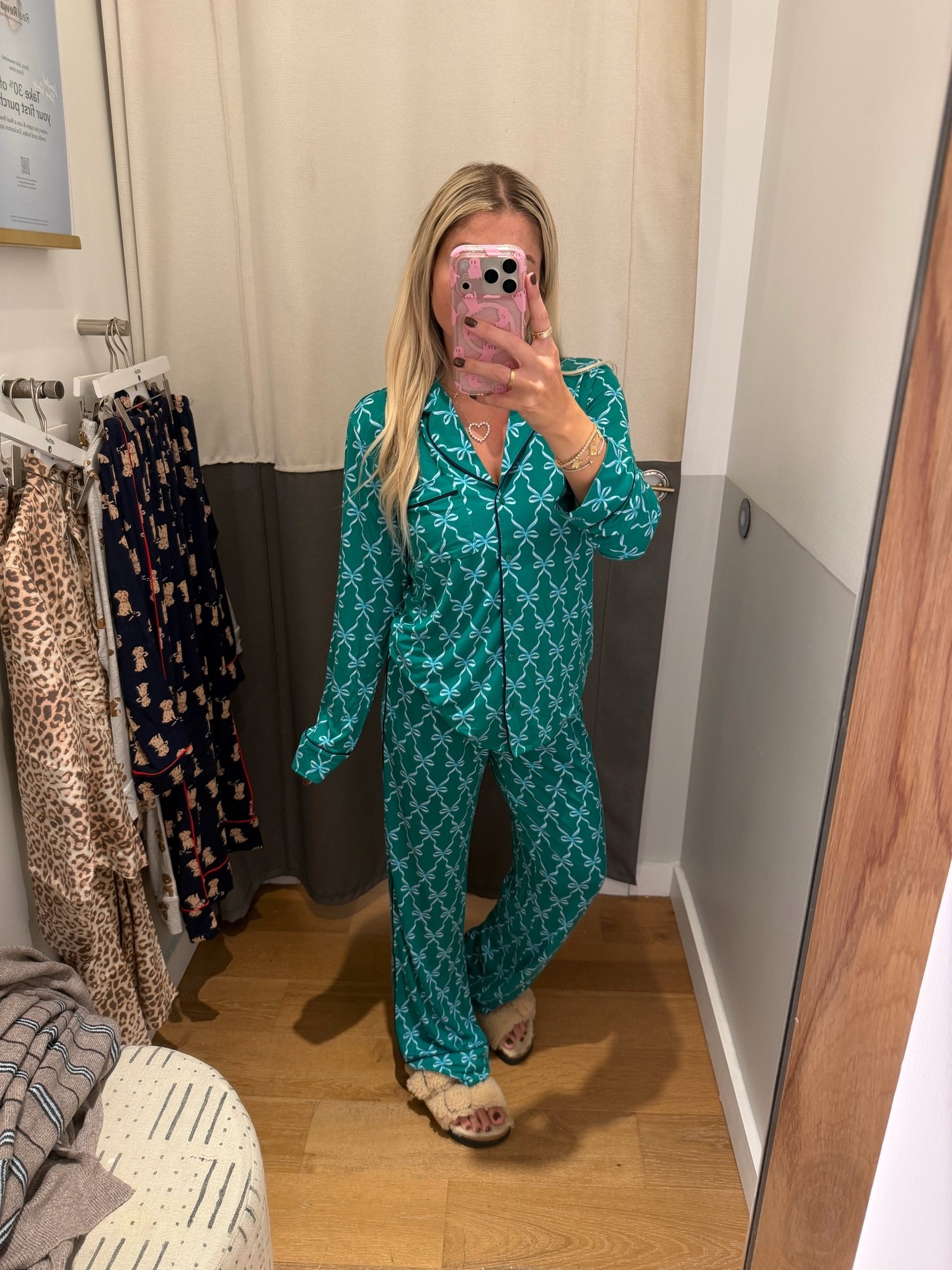 New real soft holiday @Aerie pjs
Size xs
Birks tts