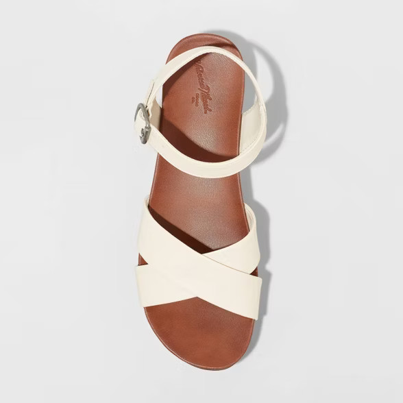 Women's Billi Faux Leather Wood Bottom Crossband Platform Pumps - Universal Thread™ | Target