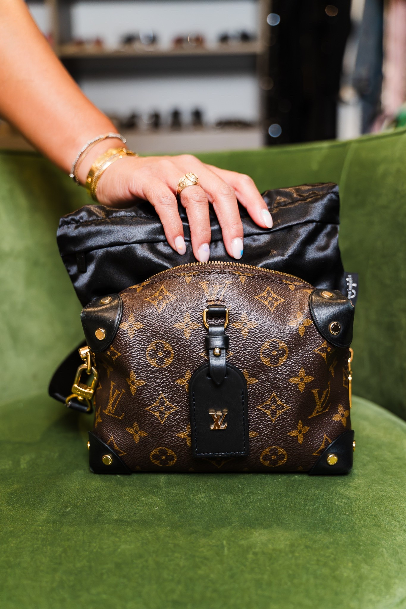 POV: Buy the bag, and the shaper. Meet the insider, a one of a kind handbag shaper that’s multi functional.