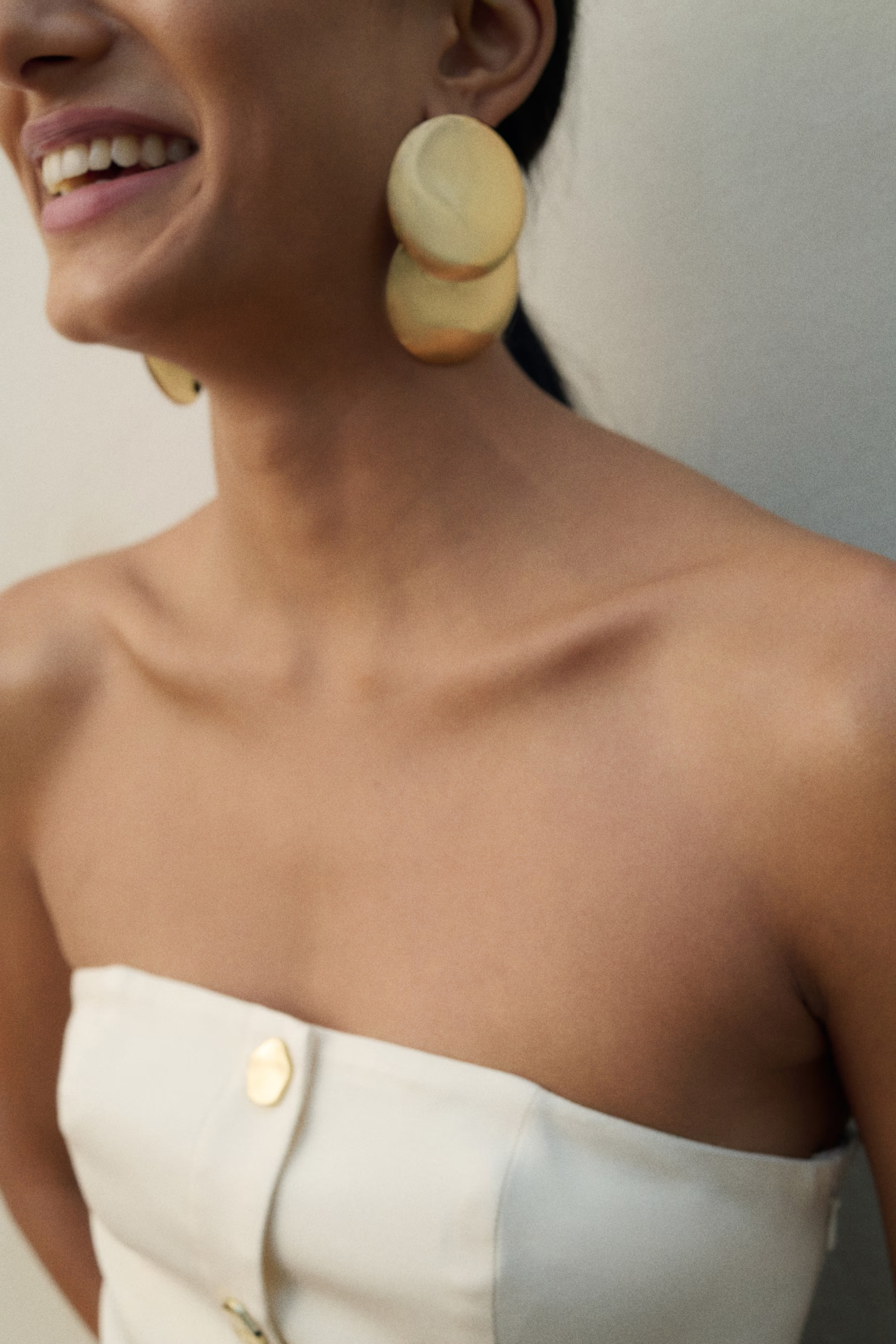 Large earrings | H&M (UK, MY, IN, SG, PH, TW, HK)