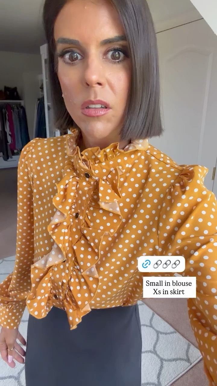 Small in blouse 
Xs in skirt