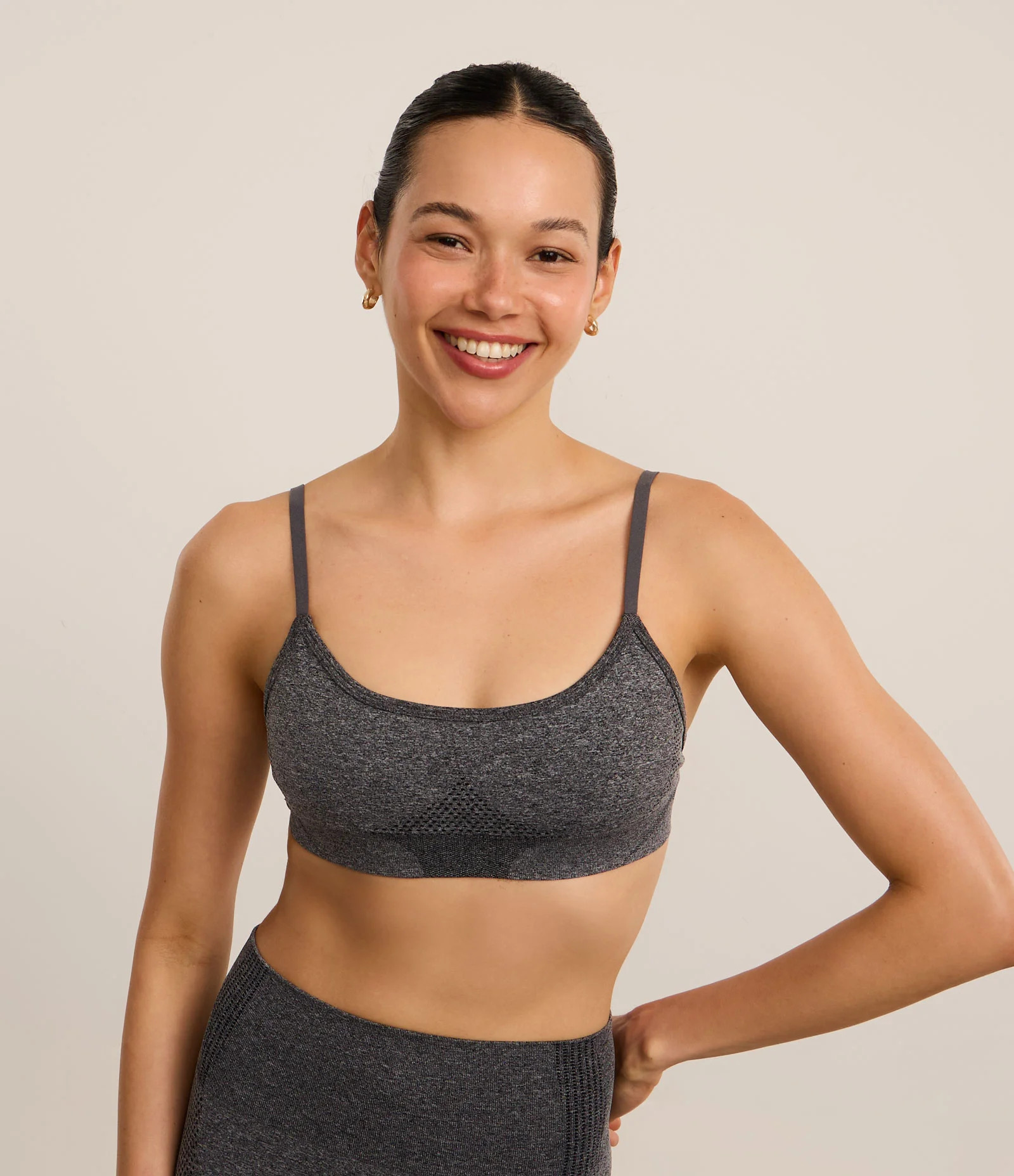 Top sem Bojo Seamless Texturizado com Ajuste nas Costas Cinza - Lojas Renner | Renner (BR)
