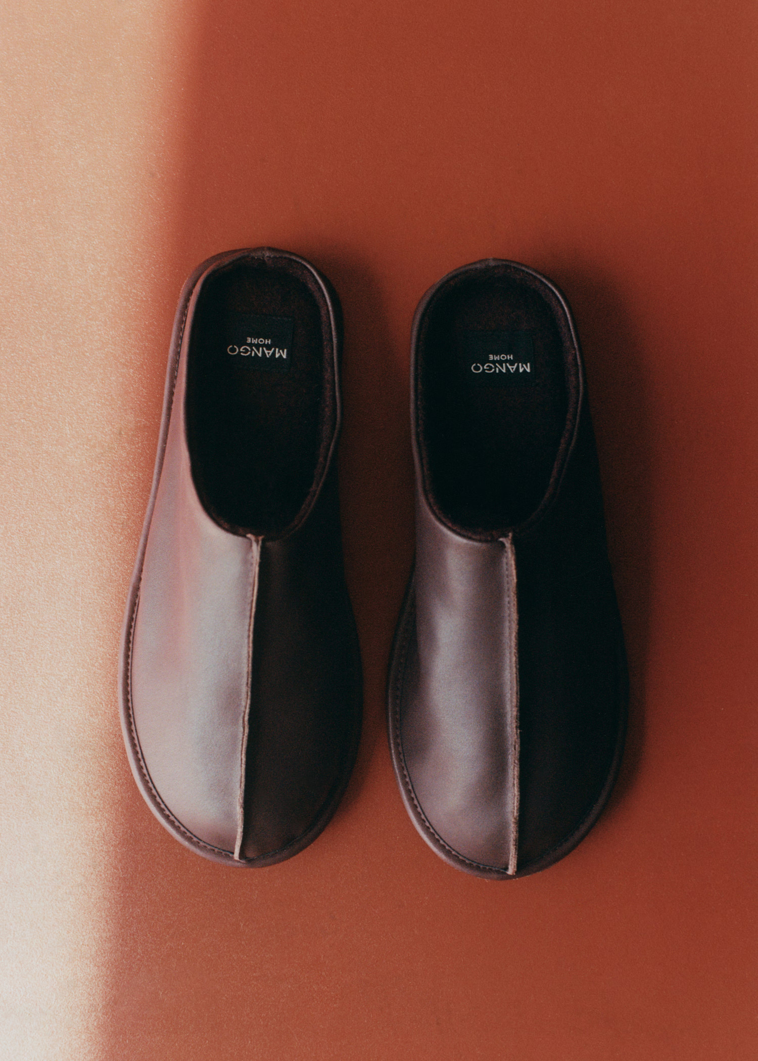 Leather clogs with stitching detail | MANGO (UK)