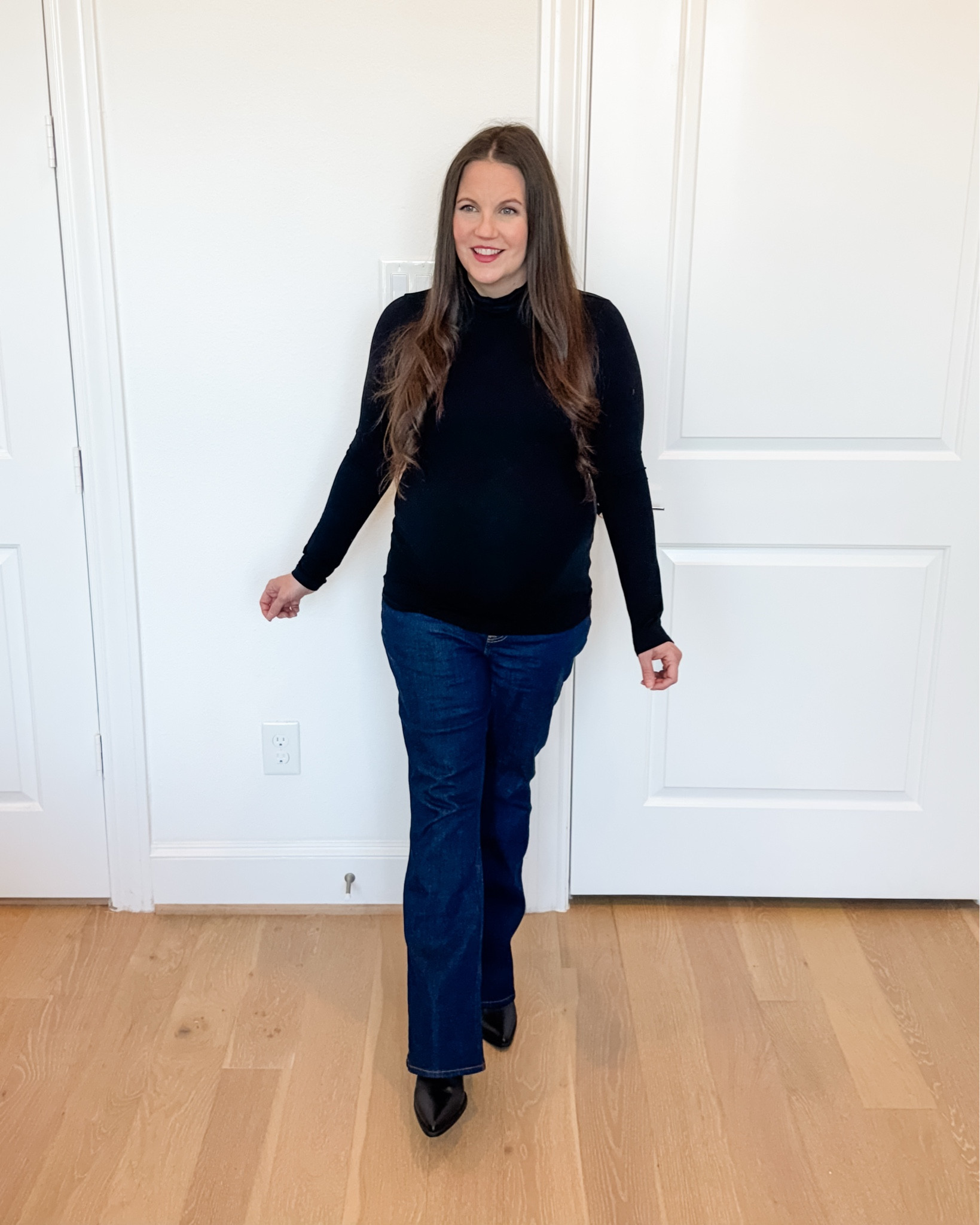 Everyday Chic

This chic and comfortable maternity outfit is perfect for everyday wear. I love styling a black long sleeve turtleneck with dark blue flared jeans — a classic combination made even better with the best maternity jeans that grow with your bump.

Paired with black booties, this is an easy outfit that feels put together without trying too hard.


#LTKSeasonal #LTKBump #LTKWorkwear