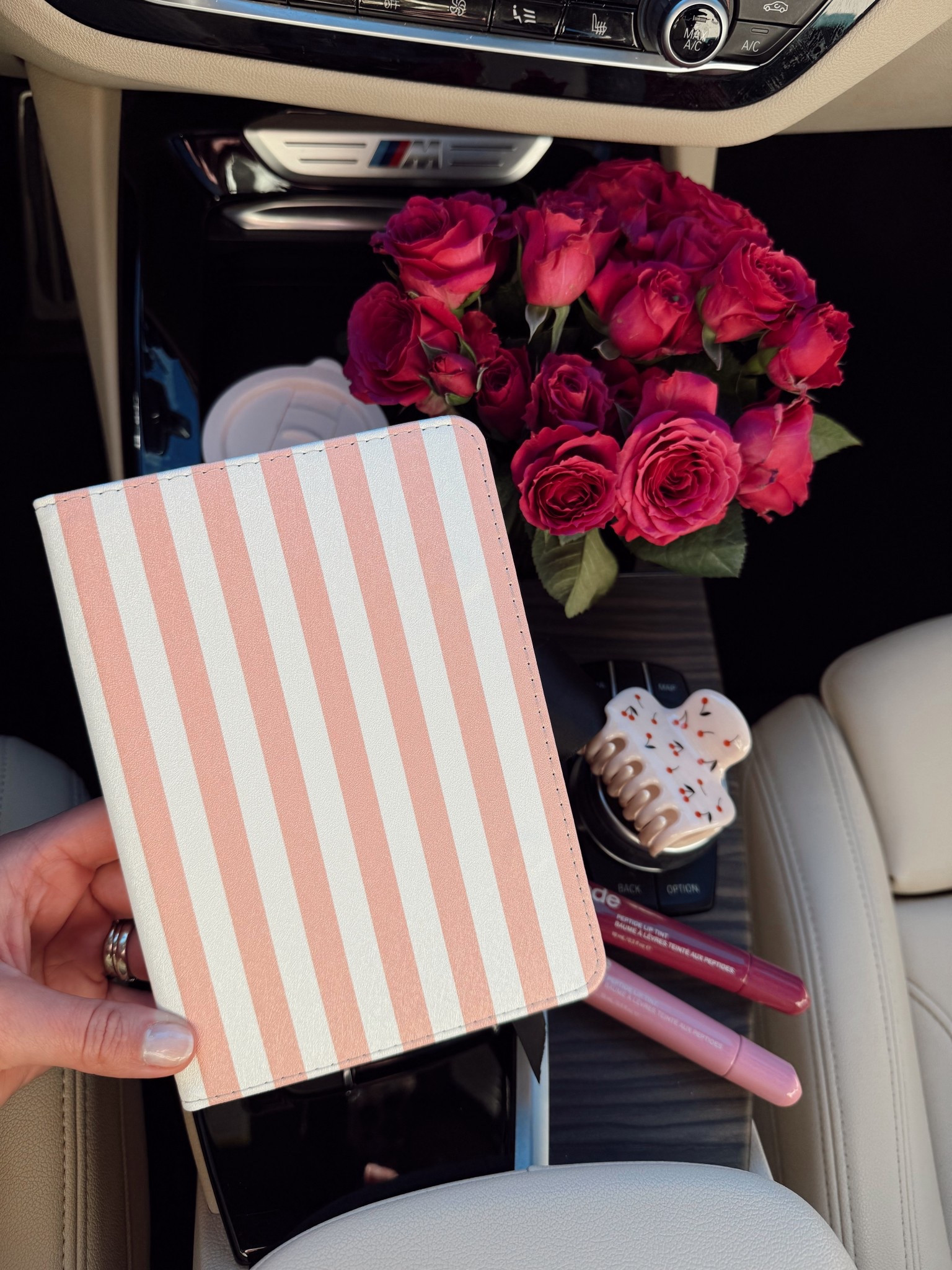 Just got this adorable pink striped kindle case in for February! 

#LTKBeauty #LTKSeasonal #LTKFindsUnder50