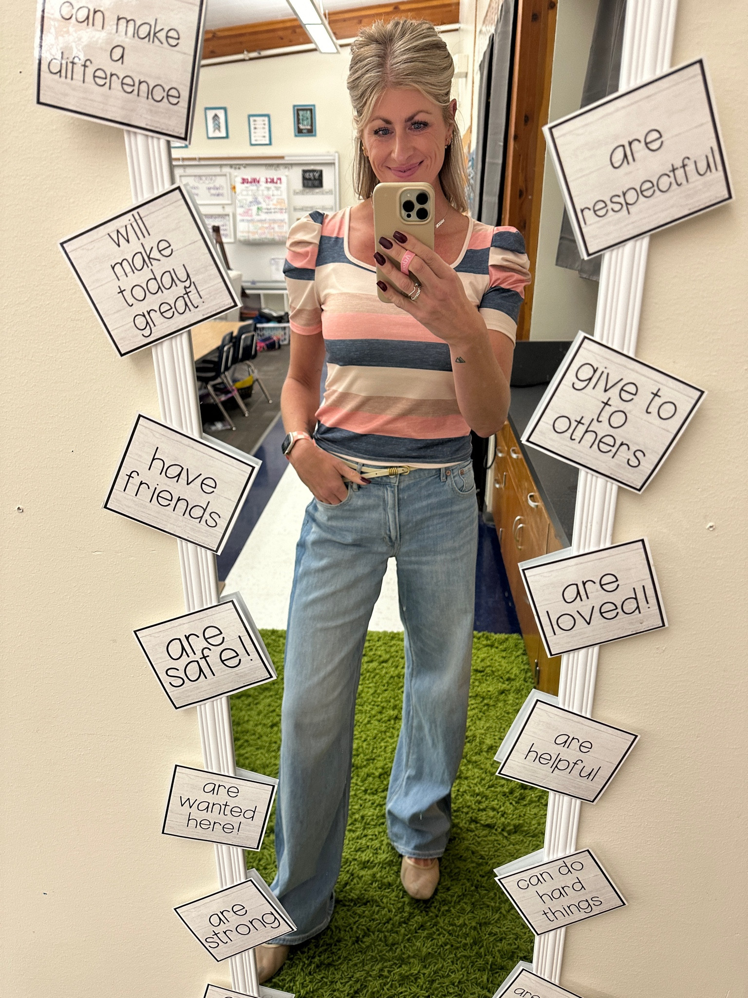 Shein outfit, teacher outfit, ootd, wide leg jeans

Wearing size small in top, 2long in jeans and would have gotten a 0 but they come come in 0 long 🤦🏼‍♀️🤦🏼‍♀️ - they are soooo stretchy 