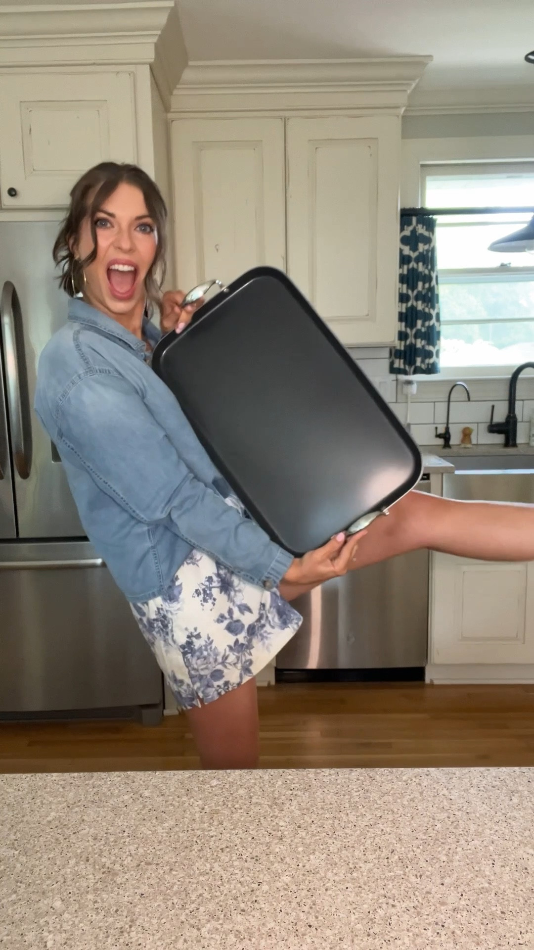 If you can’t tell- I’m very excited about my new HexClad pans 😍

Cooking, kitchen, non stick pans#LTKhome #LTKstyletip

#LTKVideo