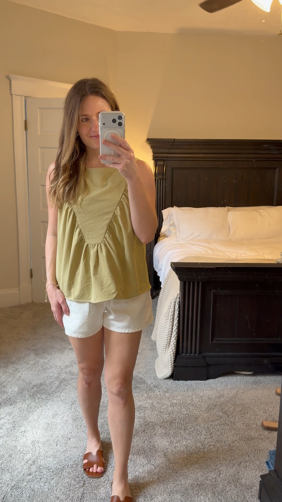 Neutral capsule outfits I actually wear on repeat as a busy mom 🤍

Simple, elevated, and easy to throw on when you don’t have time to think — but still want to feel put together.

These are the pieces I keep reaching for over and over 🙌

#LTKPetite #LTKootd #LTKmomlife