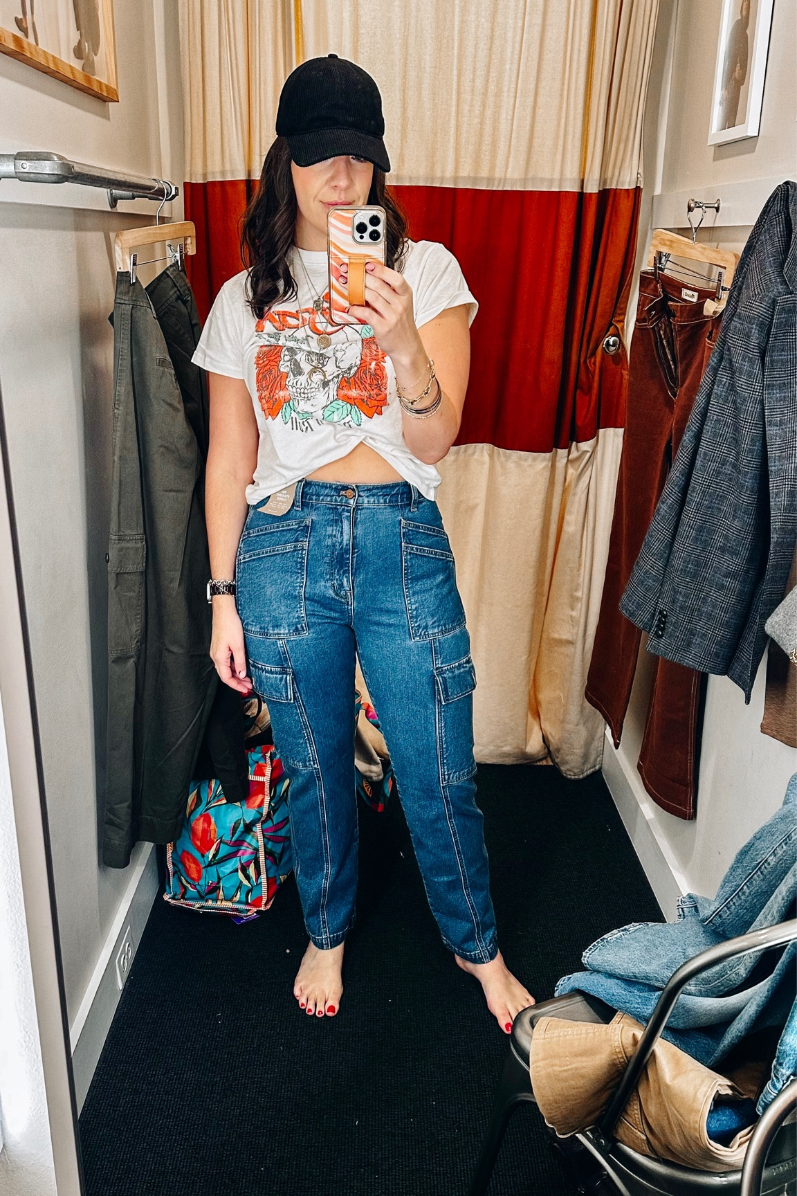 Tee-medium
Cargo Jean-29 regular 

#LTKmidsize #LTKtravel #LTKstyletip