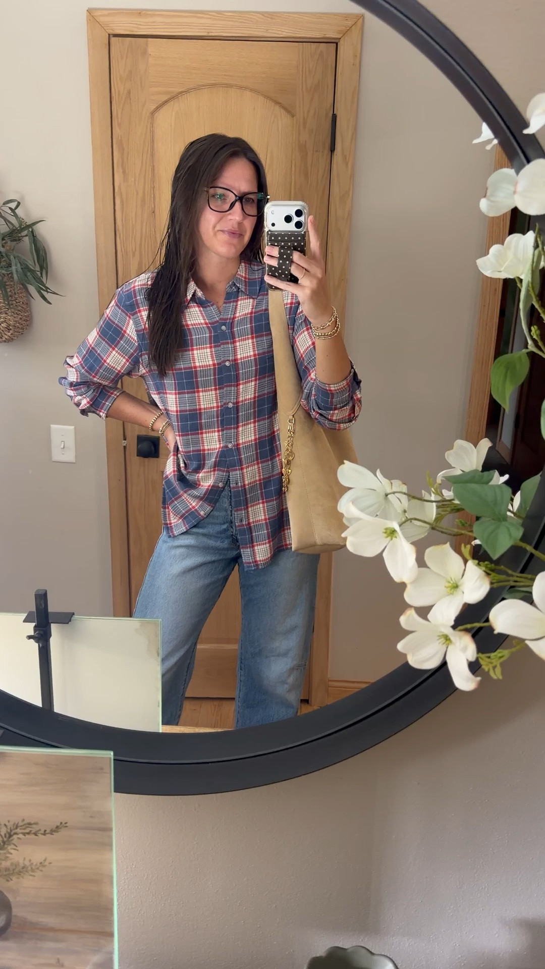 This new spring flannel is SO good! Wearing a medium. 