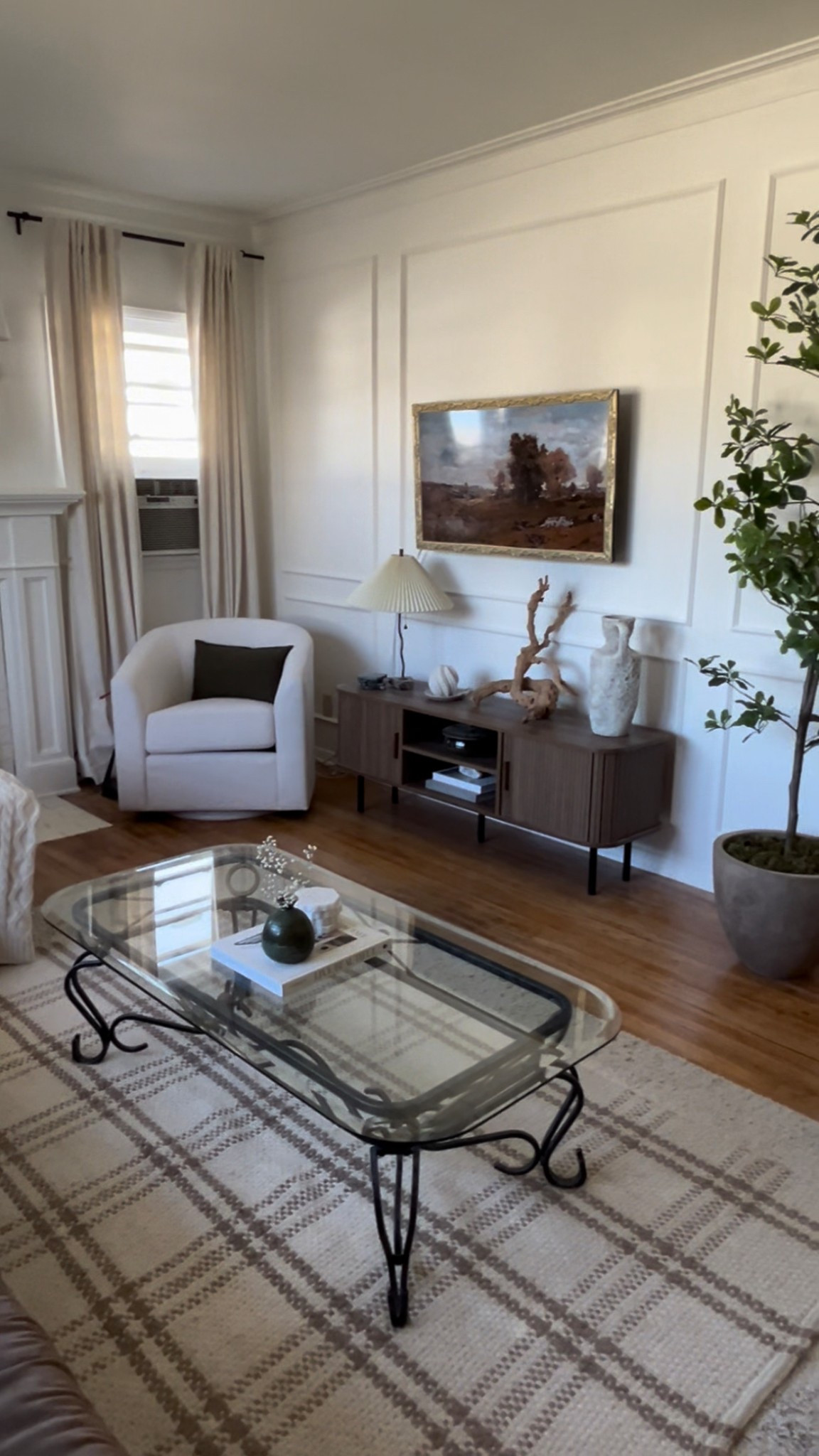 No power tools? NO Problem! Episode 1: Wainscoting 

Here are some of the supplies you’ll need to diy the beautiful picture moulding you’ve been dreaming of! 