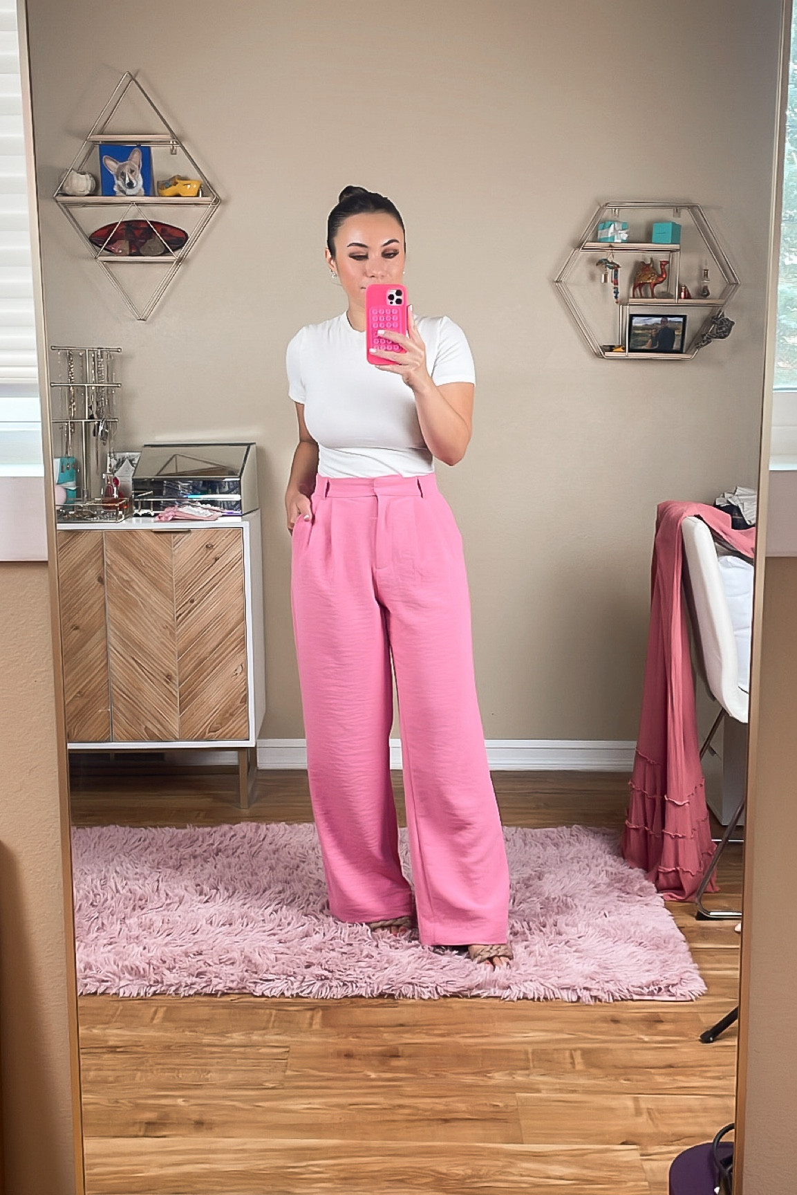 Workwear 

Pink pants 
Skims cotton jersey tee
Work outfit 
Abercrombie pants 

#LTKSaleAlert #LTKFindsUnder100 #LTKWorkwear