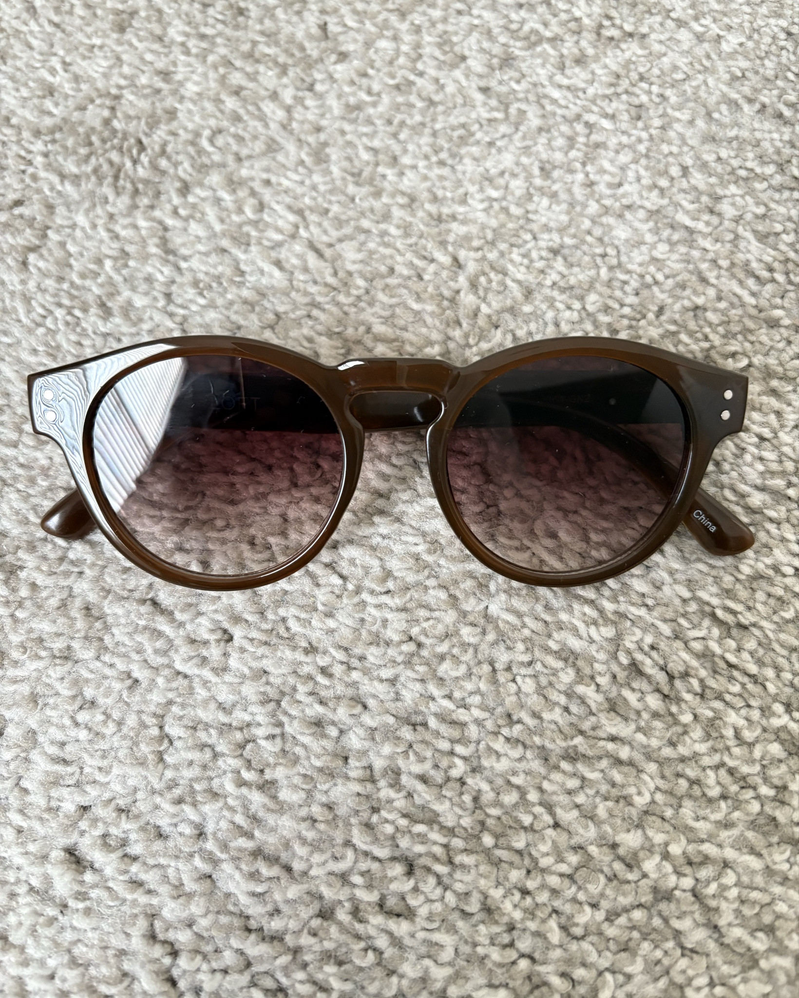 These brown shades are the cutest and fit my small face like a glove. Couldn’t recommend them enough. @loft 

To get these exact pair, they only have them in the store. However, I’ve provided dupes below.

#loft #summer #shades #brown 

#LTKStyleTip #LTKSummerEdit