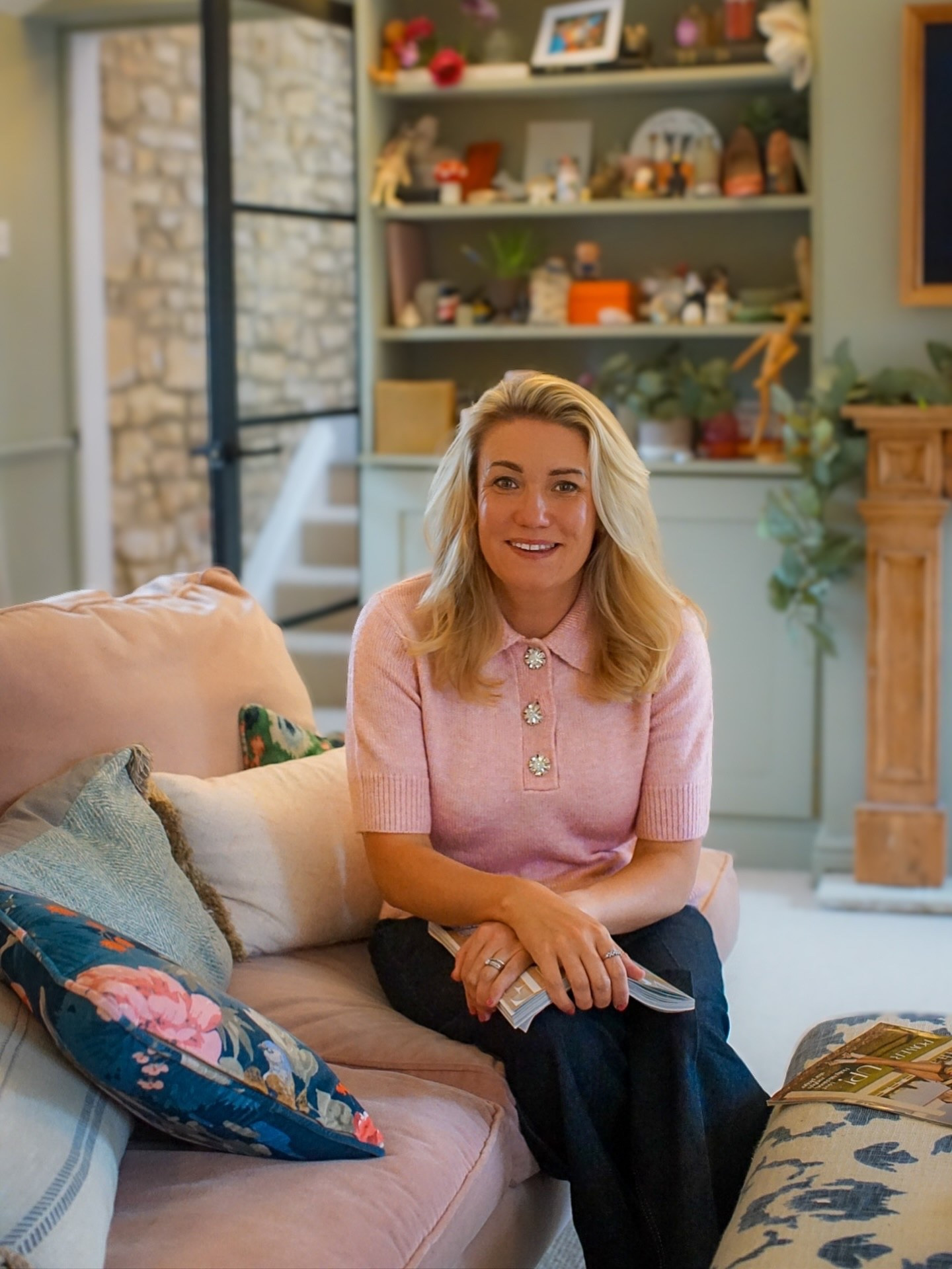 Happy Monday ✨ I hope you’ve all had a really lovely weekend and are ready to get back into routine — I know I am! We’ve had such a lovely family weekend, packed with children’s activities and birthday parties 🎉 but also a chance to slow down and enjoy a cosy Sunday roast together. It was the perfect reset before stepping into a busy new week.
I’ve got lots of exciting events and things coming up over the next few days, and I can’t wait to bring you along with me. Wishing you all a positive, productive start to the week 💕
Top @mintvelvet 
#HappyMonday #NewWeekNewGoals #LifestyleBlogger #ContentCreatorLife #FamilyWeekend #SundayRoast #BackToRoutine #BusyWeekAhead #PositiveVibesOnly #LifeInBalance #CozyDays #EverydayMoments #BloggerLife #InspireYourDay