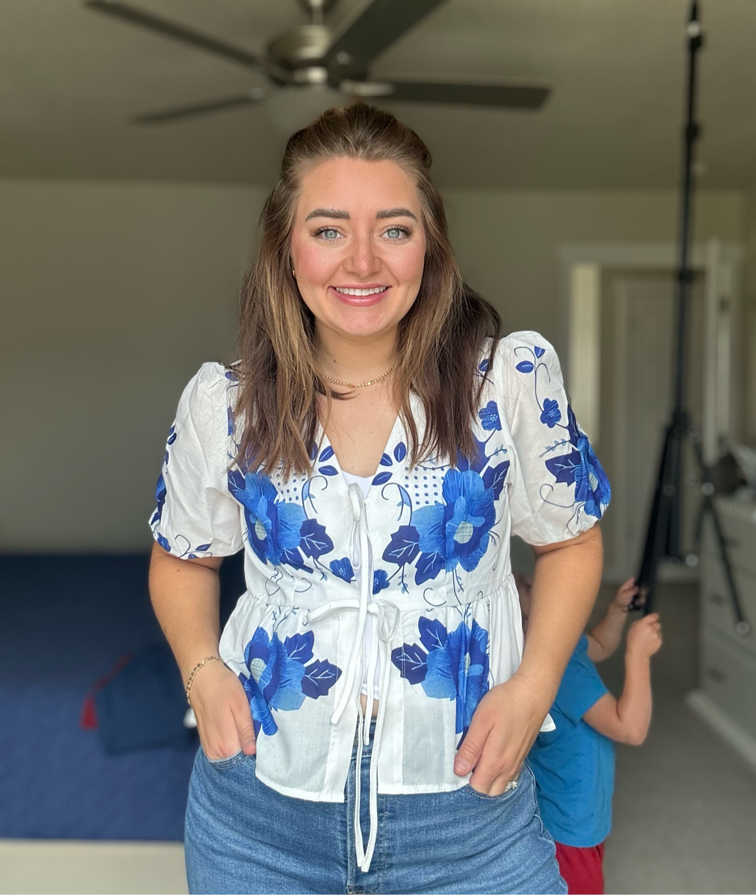 Pleasantly surprised by this shirt. I’m LOVING the detail!! I’m wearing a medium in the shirt. And a 31 in the jeans.