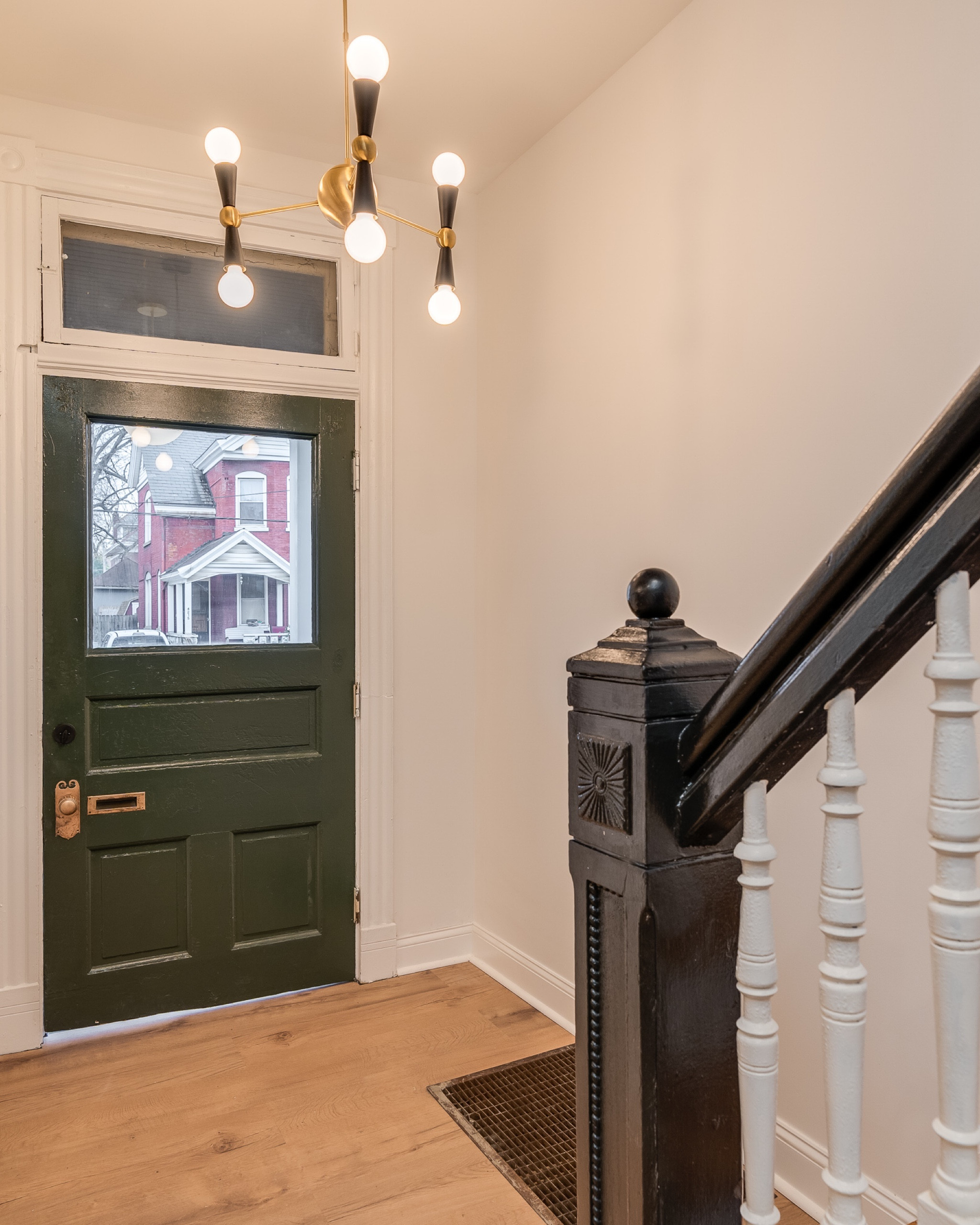 Cherry Flip - Foyer