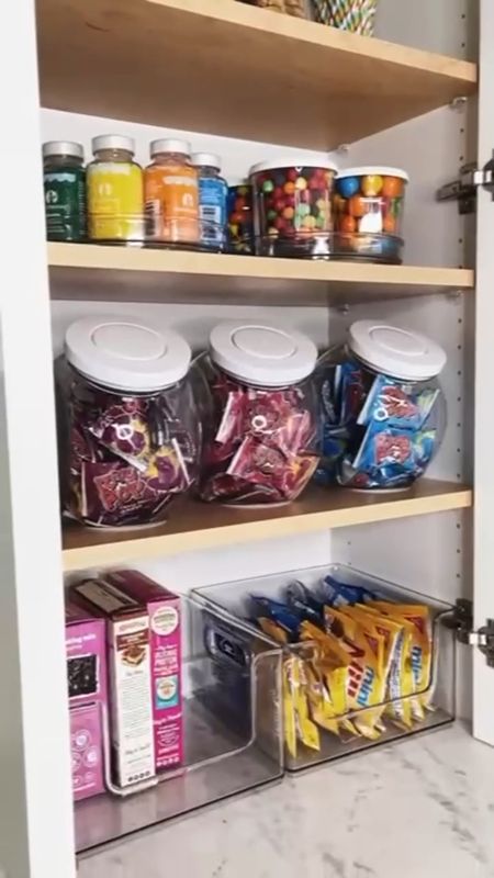 Get all your snacks and sweets organized with a few of my favorite pantry products.
Home organization, pantry organization, sweets, bakingg