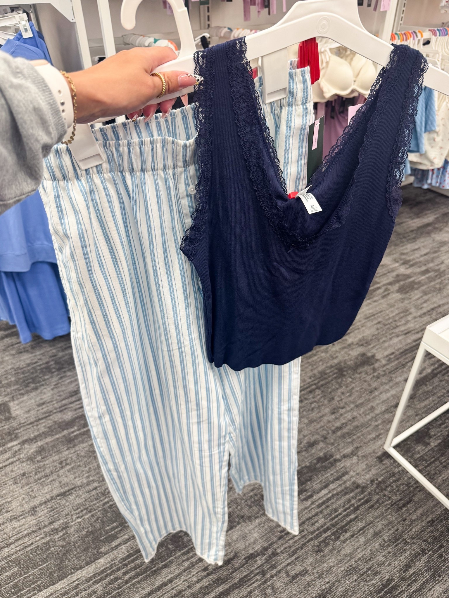 Pajama set
Top: Medium
Pants: Small

#LTKmomlife #LTKmorningroutine #LTKSeasonal