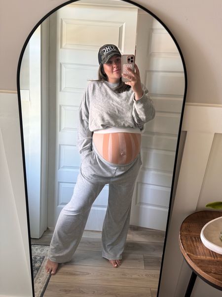 The comfiest work from home outfit.

I finally get the hype of all the Nuuds Lou great because these are the softest pants and sweatshirt I’ve ever owned!!

#LTKPlusSize #LTKMidsize #LTKBump