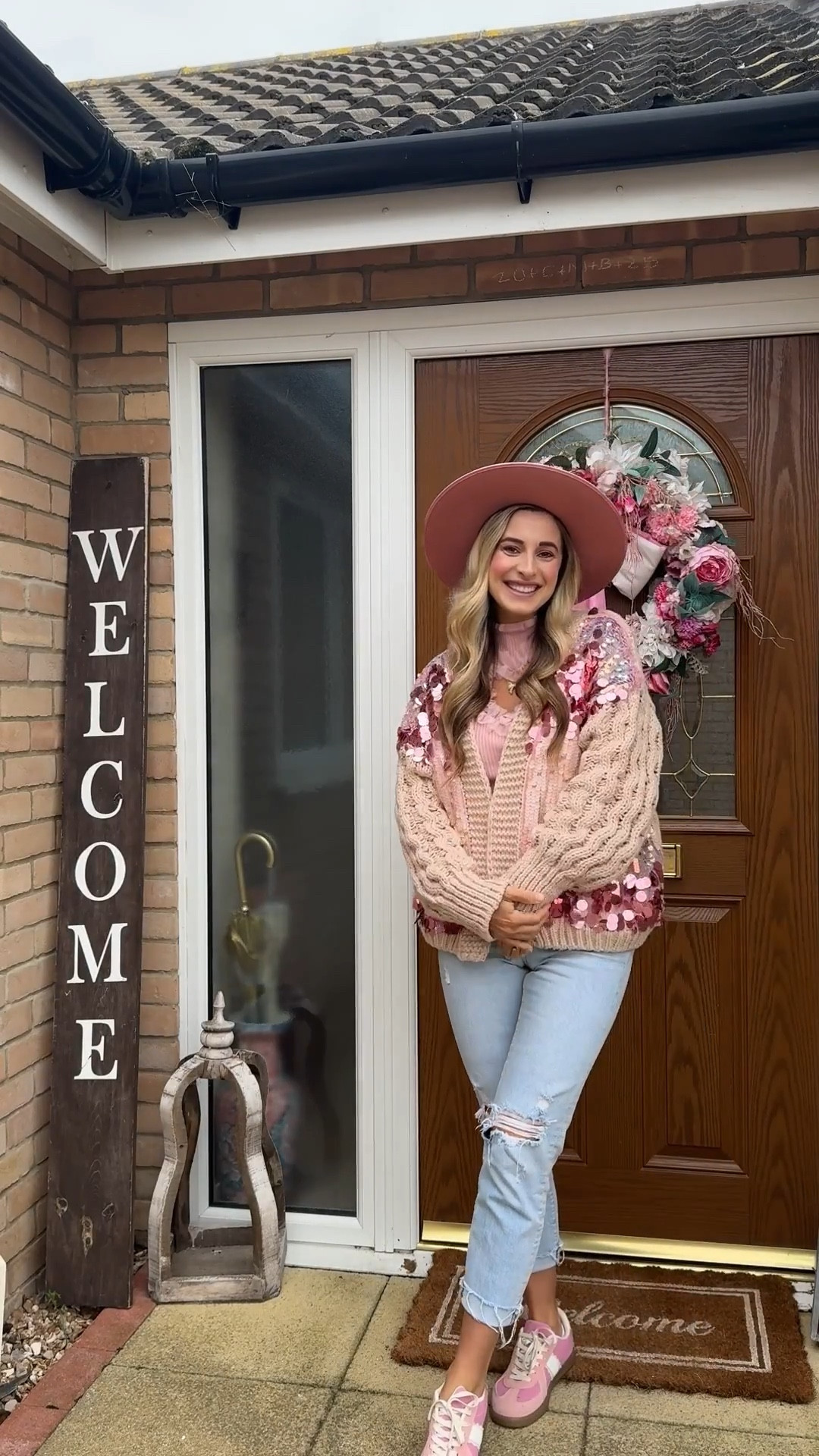 Fall transition OOTD. Fall fashion. Pink sneakers. Chunky cardigan. 

#LTKSeasonal