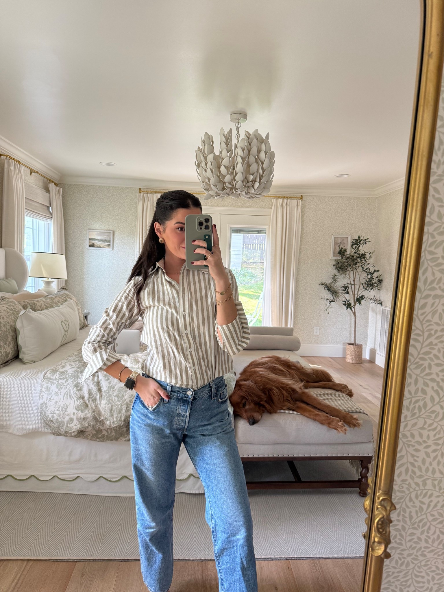 Today’s casual outfit / size 0 in striped
Button down. Size up for an oversized fit 