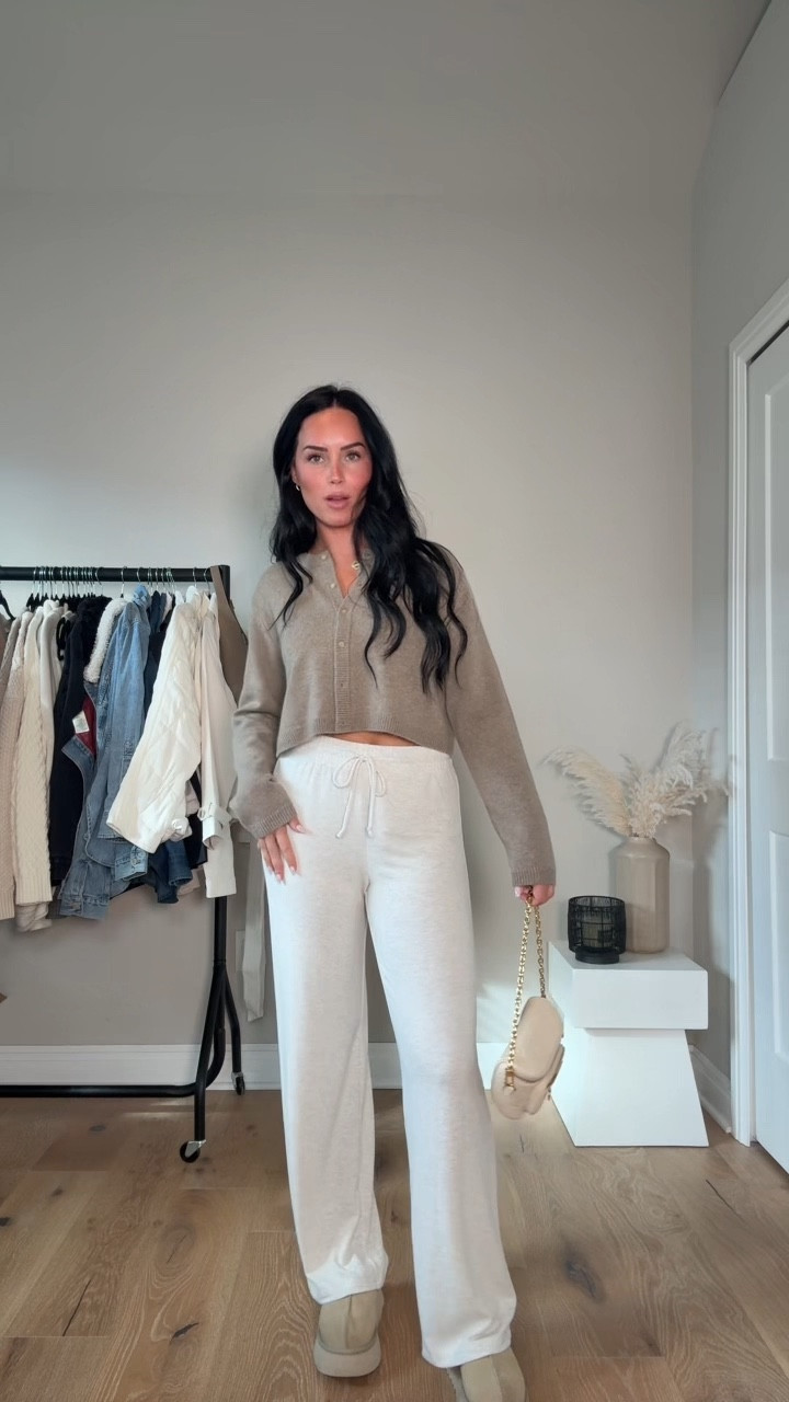 Comfy neutral outfit inspo 🤍

My sizing 5’7, 145lbs, 32dd
I’m wearing size smalls 

#LTKootd #LTKU #LTKgrwm