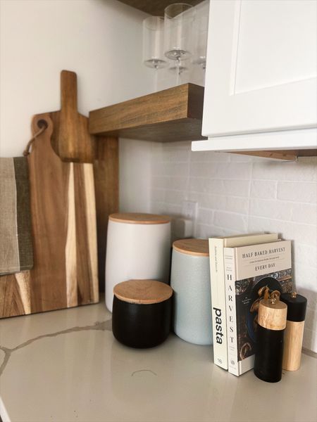 A few favorite kitchen essentials for styling our kitchen corner! 

Kitchen decor 
Kitchen styling 
Target finds 
West elm 


#LTKhome