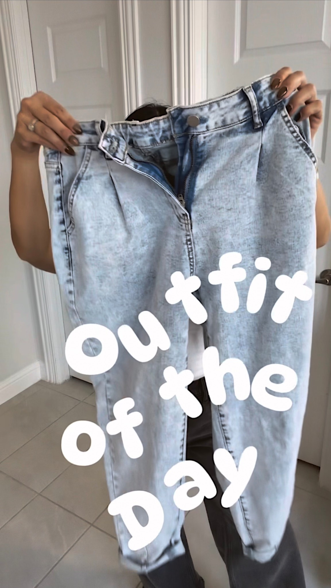 Tapered jeans styling 

#LTKdayinmylife #LTKOver40 #LTKmomlife