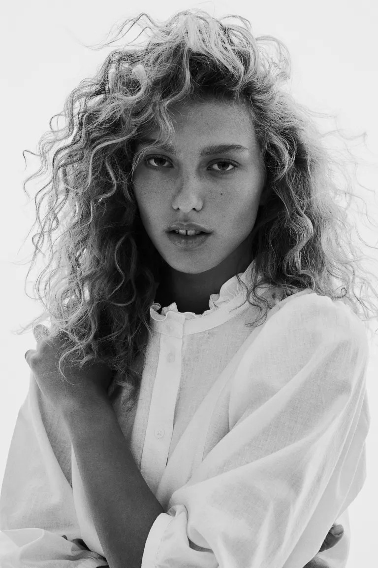 Linen blend blouse with ruffled edges | H&M (DE, AT, CH, NL, FI)