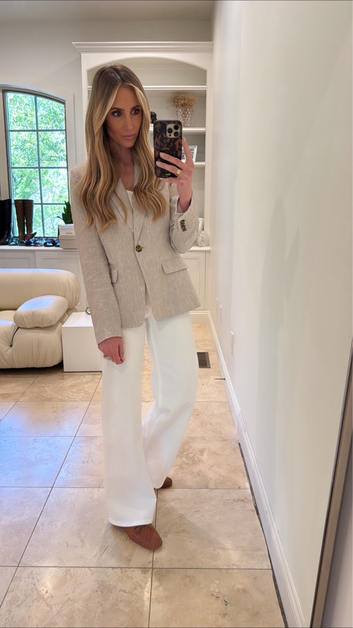 This linen blazer from Quince is seriously such a good staple piece!!

#LTKootd