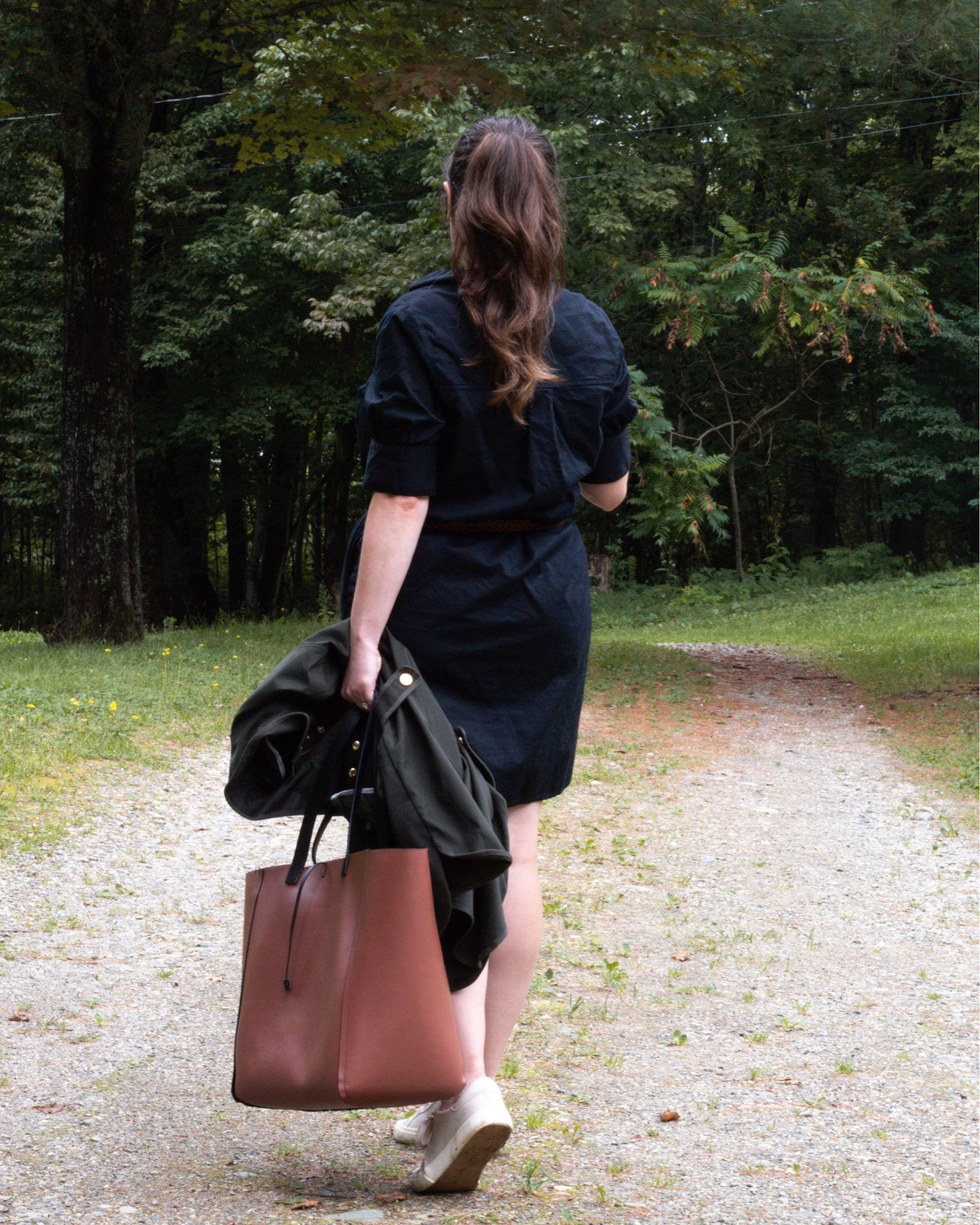Shirt dress for fall. Black
Fall dress. Casual fall outfit. Dress with sneakers. Fall tote bag  

#LTKfindsunder100 #LTKfindsunder50 #LTKstyletip