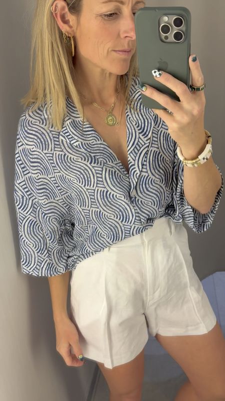 Loving this body button down for spring, paired back with these fabulous white pleated linen shorts.

#springoutfit #springtops #springshorts #styleonabudget #momstyle #summeroutfit

#LTKVideo #LTKOver40 #LTKFindsUnder50