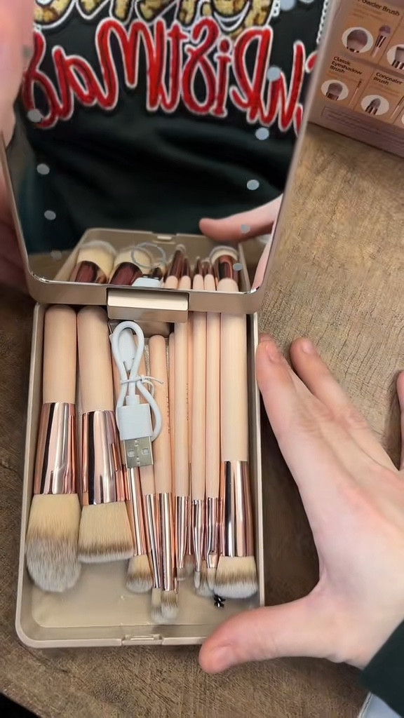 Brush set with case and a rechargeable LED light 😱

#LTKSaleAlert #LTKGiftGuide #LTKBeauty