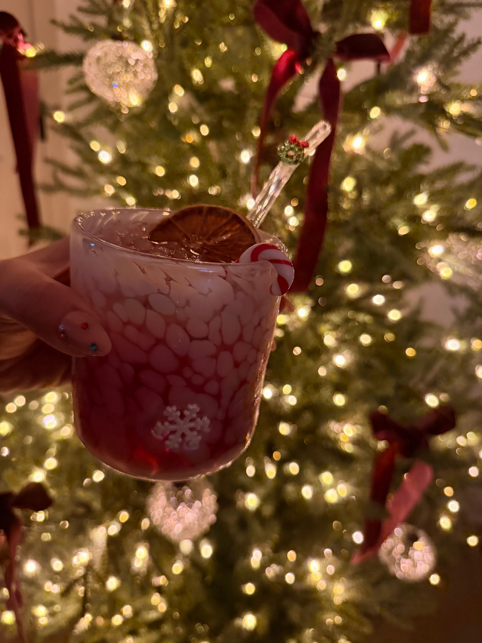 The cutest Christmas glasses and glass straws 🌲 