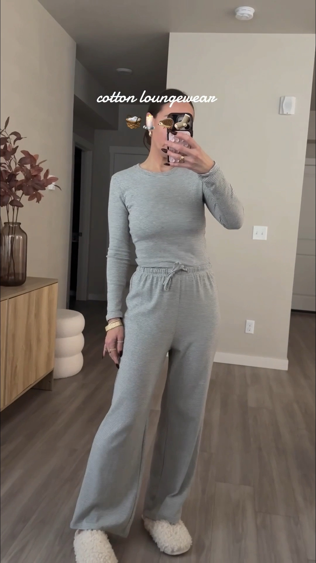 95%cotton.  soft. wide leg palazzo pants. fitte long sleeve shirt.  fremd soft and soooo cozy!!
#loungewear #chyrii