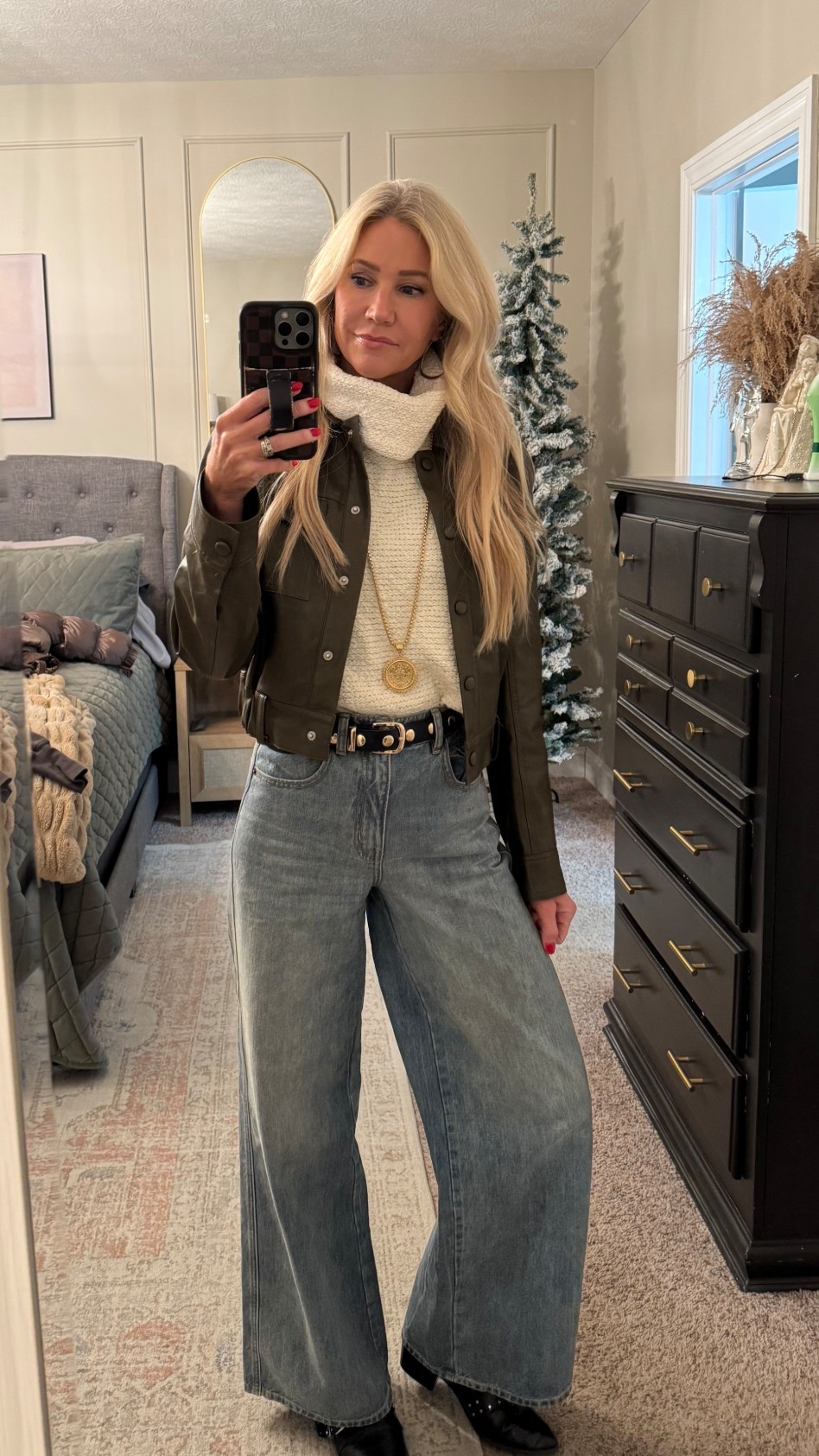 Easy jean outfit with jacket, cropped casual outfit

#LTKmomlife #LTKOver40 #LTKootd