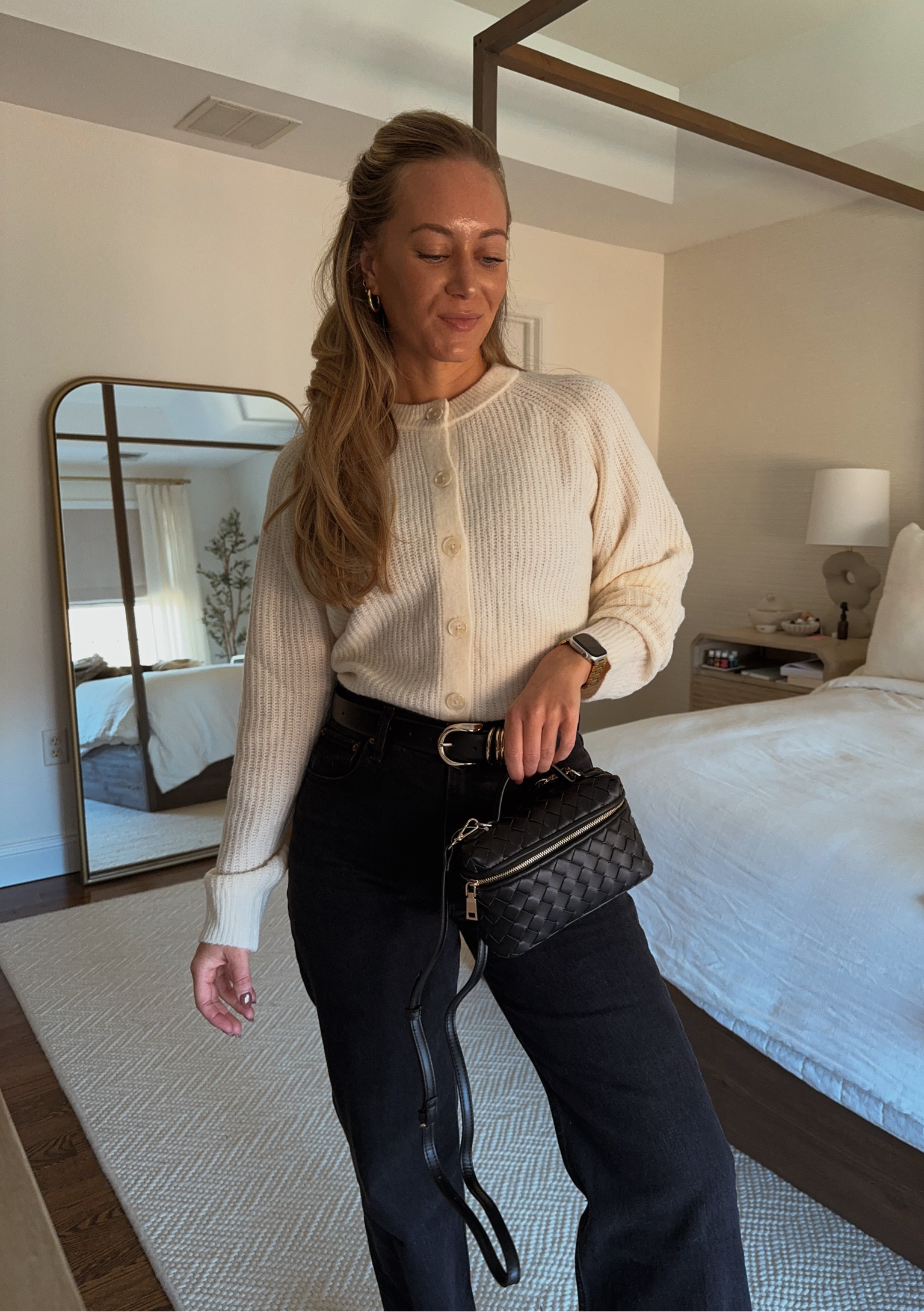 Button up cardigan from target, wearing size medium
Woven handbag designer , target handbag, Abercrombie jeans wearing size 27