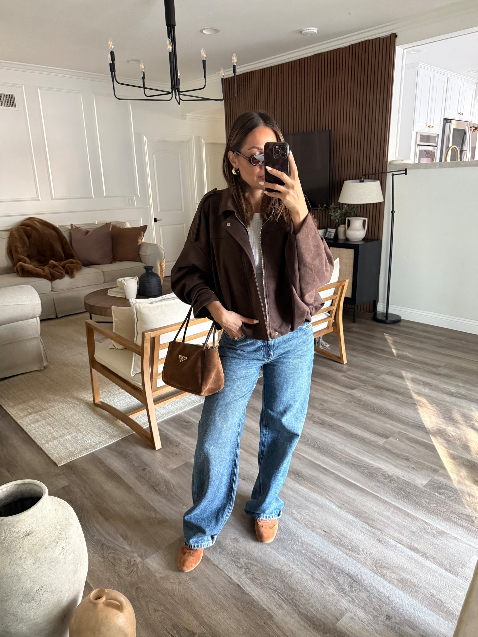 Fall staples you’ll wear on repeat 🍂 Linking my suede bomber, wide-leg denim, everyday tee, classic tote + suede mules—all under my LTK!

#ltkfall #falloutfit #capsulewardrobe #everydaystyle #neutralstyle #minimalclassic


#LTKFallSale #LTKU #LTKSeasonal