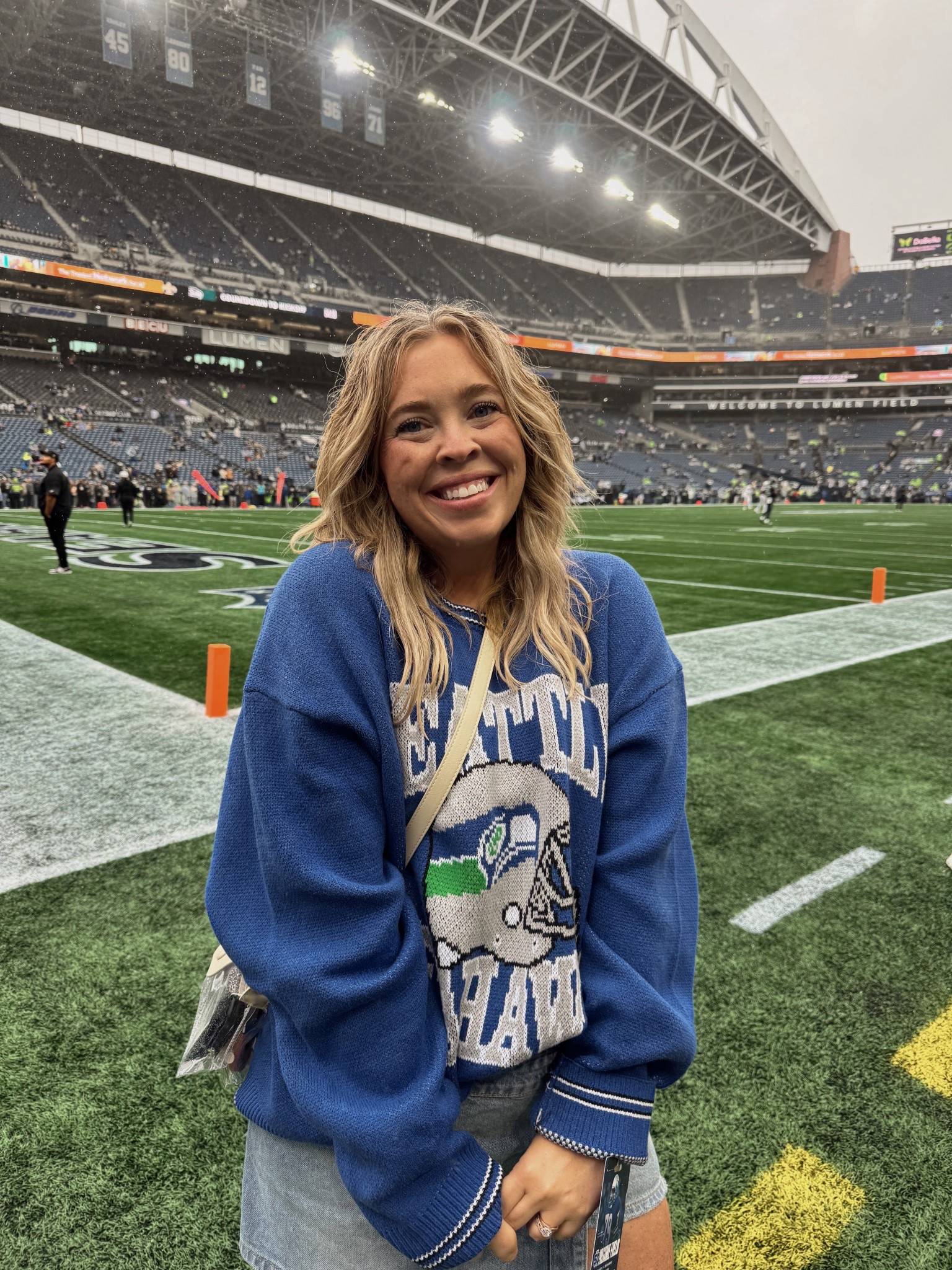 Midsize Game Day Outfit 🏈💙💚 Wearing an XL in the sweater. Grab your regular size for a very oversized fit or size down for a regular fit. Wearing a 32 in the skort! Also included my stadium approved bag!! 🫶🏻

#LTKFindsUnder100 #LTKMidsize #LTKSeasonal