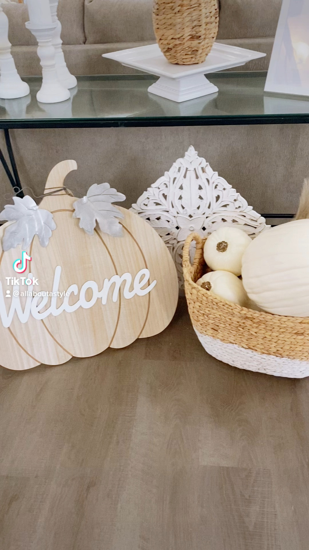 Neutral Fall Decor is my favorite. I prefer neutral colors vs. the  typical fall colors. I don’t do orange. 🤣 How about you? What do you prefer? 
•••
#fall #falldecor #falldecorating #fallvibes #interiordecor #homedecorating #homedecorideas #homedecor #september #fallchristmastree #fyp #foryou 