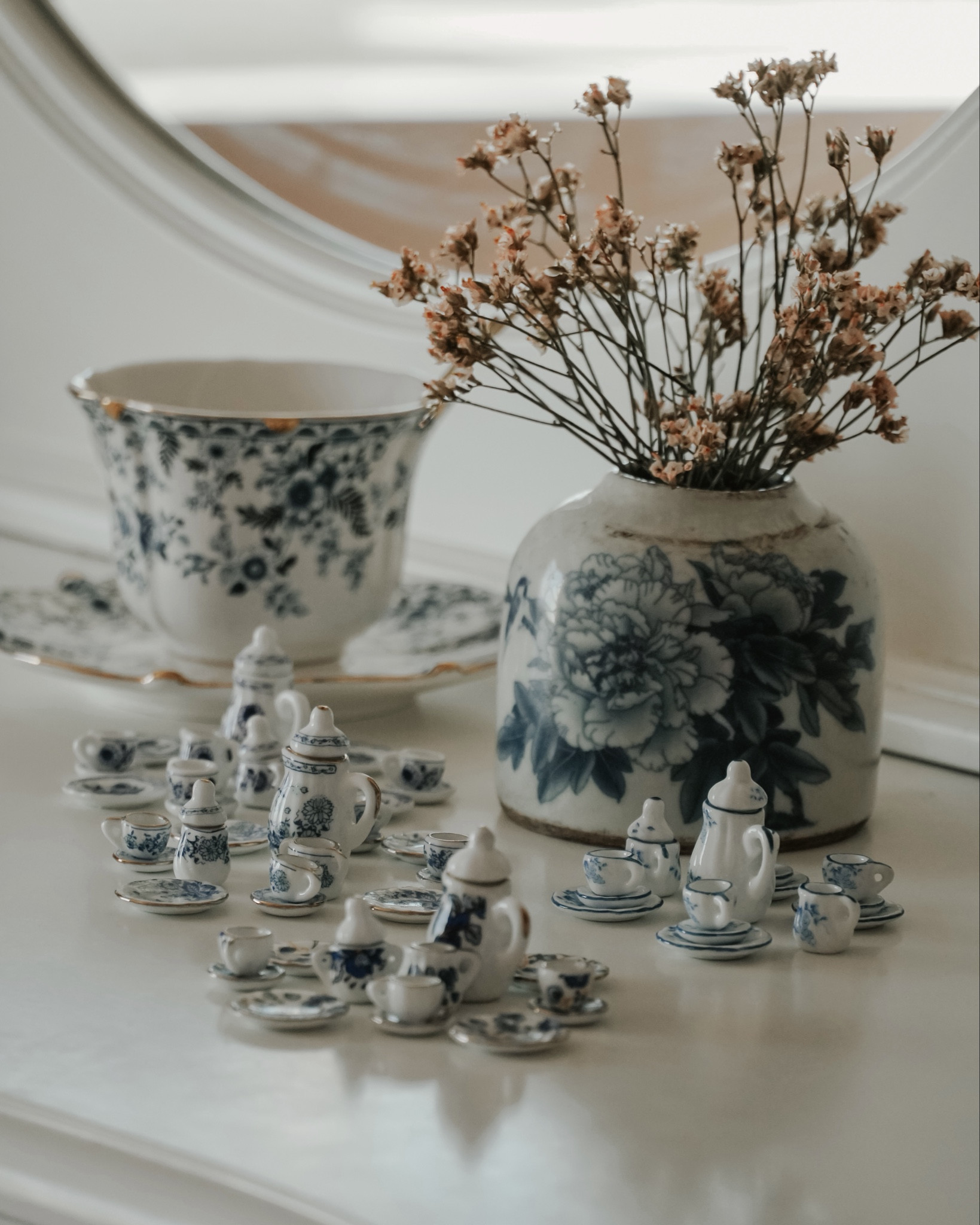 The cutest mini gift for the chinoiserie and miniature lovers in your life 🤍

#LTKdayinmylife #LTKHoliday #LTKGiftGuide