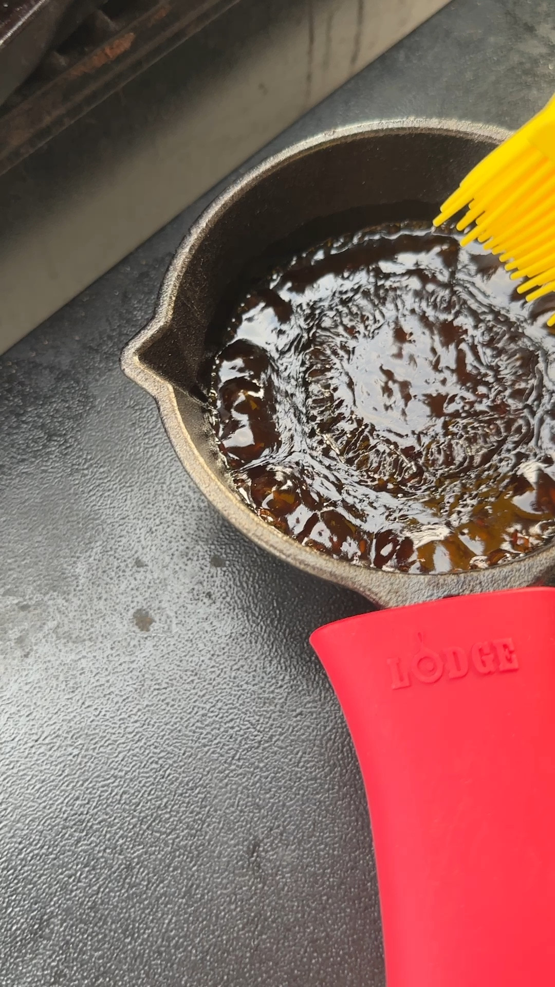 Lodge Cast Iron Melting Pot with Silicone Brush, Cast Iron