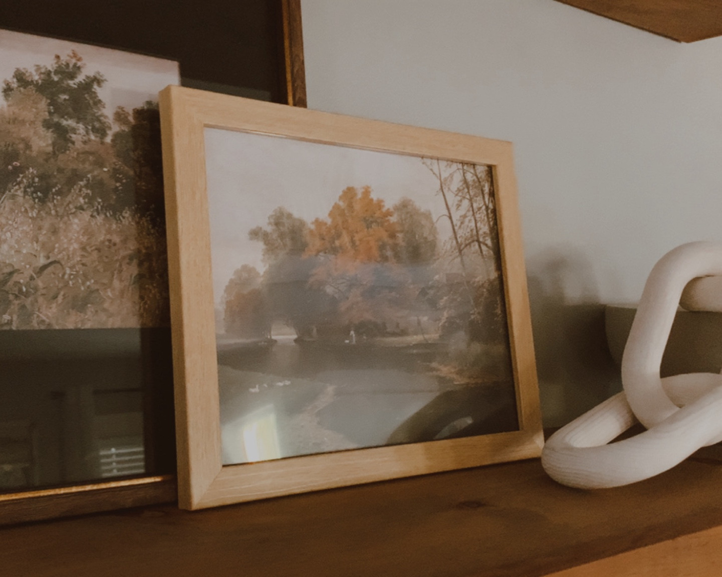 That autumn wall decor

I love these fall prints paired together on my open shelf 

They bring that moody aspect to my space while also being elegant



#LTKFindsUnder50 #LTKHome #LTKSeasonal