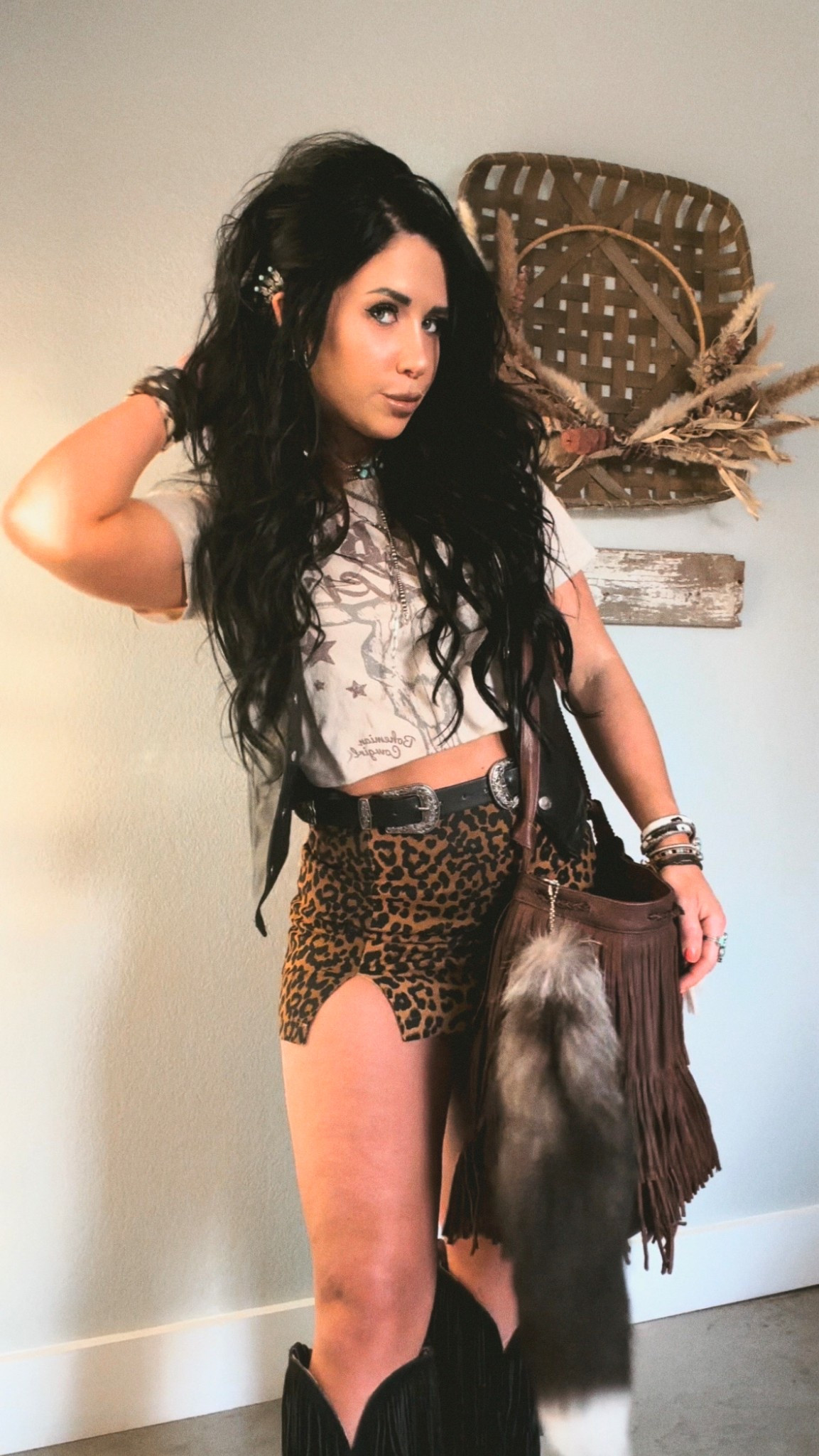 Purse is from 7bar boutique🫶🏼 (linked similar items) 
#western #westernfit #westernfashion