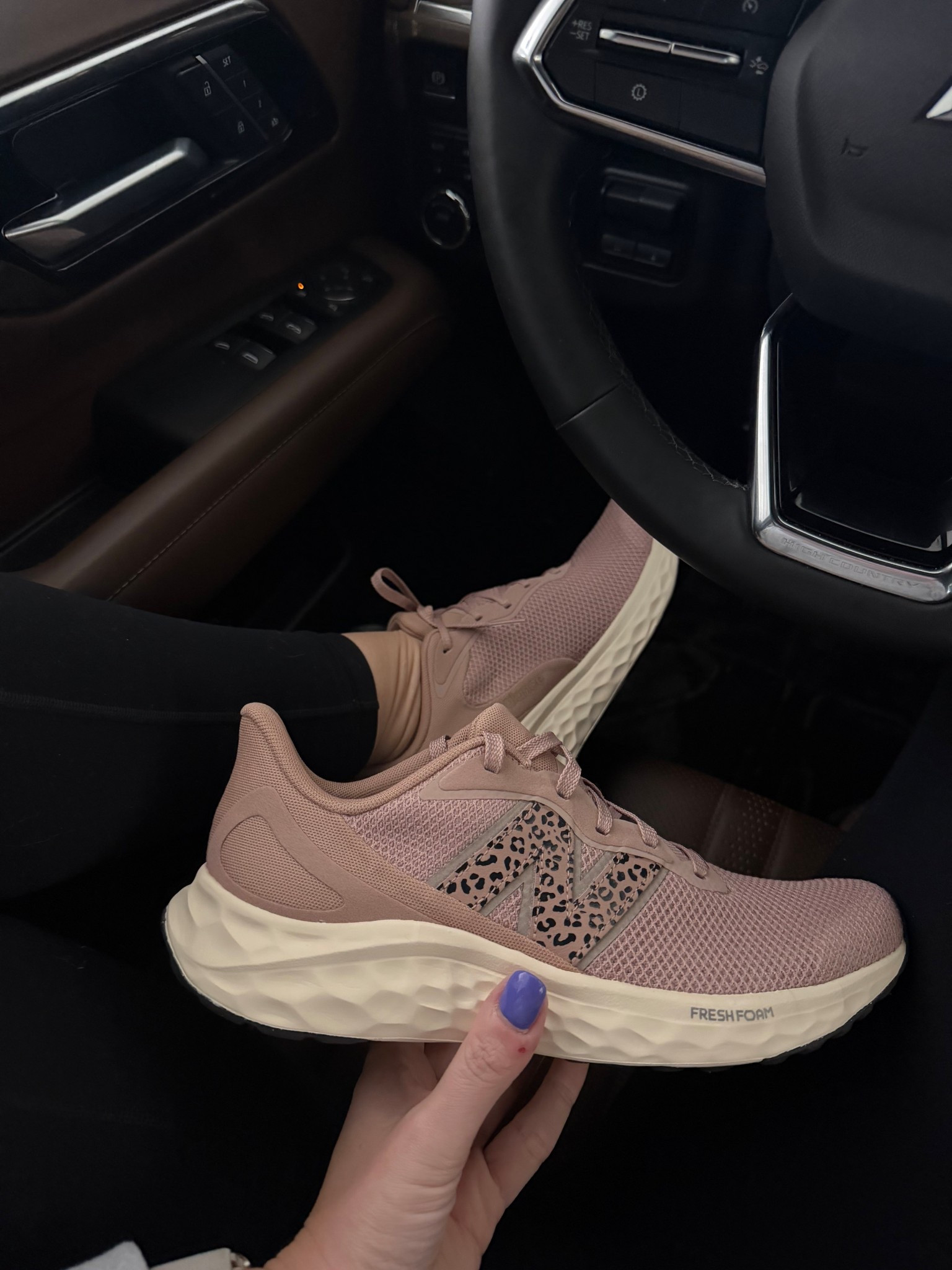 Cute new balances 

#LTKootd #LTKSeasonal #LTKmomlife