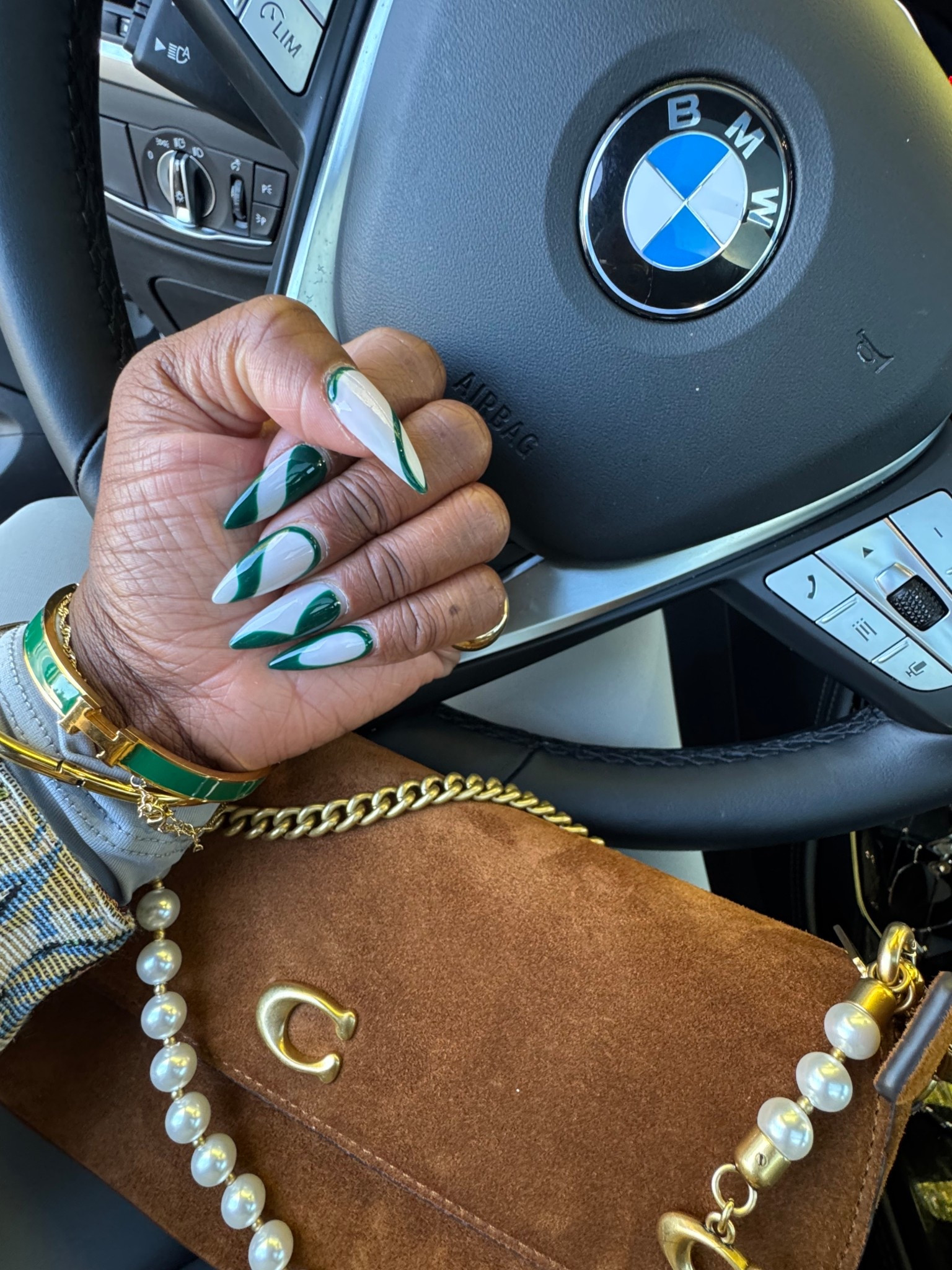 New bag who dis? #itBag #Coach

#LTKGiftGuide #LTKHoliday